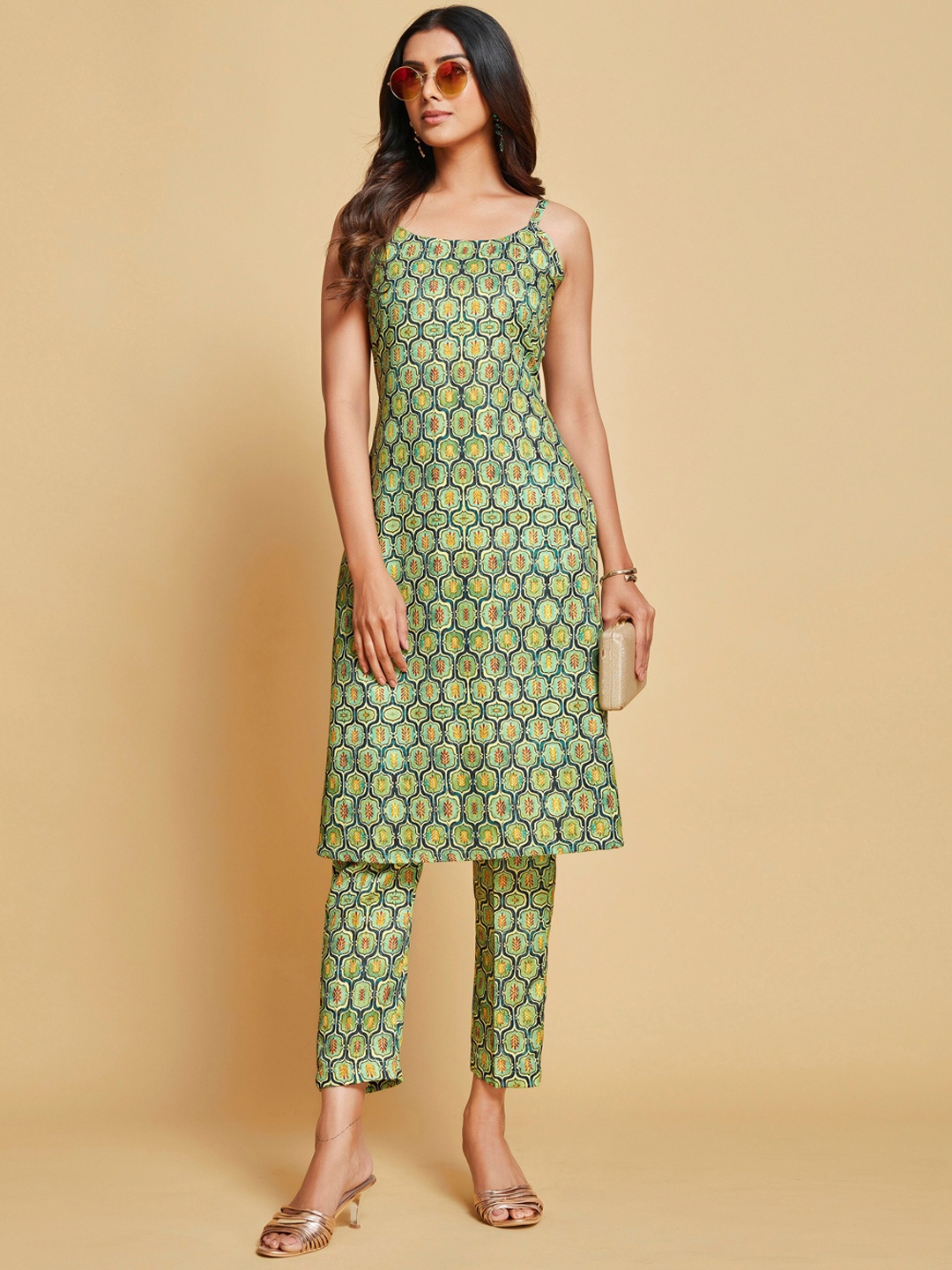 

Ishin Shoulder Straps Ethnic Motifs Printed Kurta with Trousers, Green