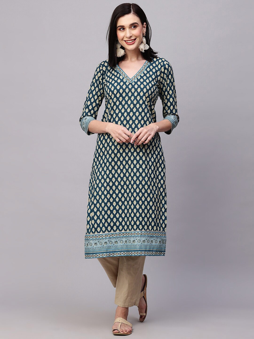

AVANSHEE V-Neck Ethnic Motifs Printed Straight Kurta, Teal