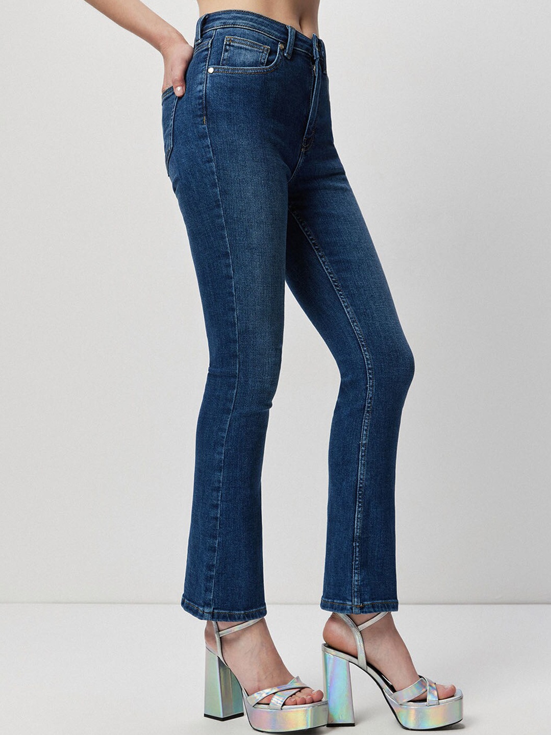 

COVER STORY Women Blue Mid-Rise Light Fade Cropped Bootcut Jeans