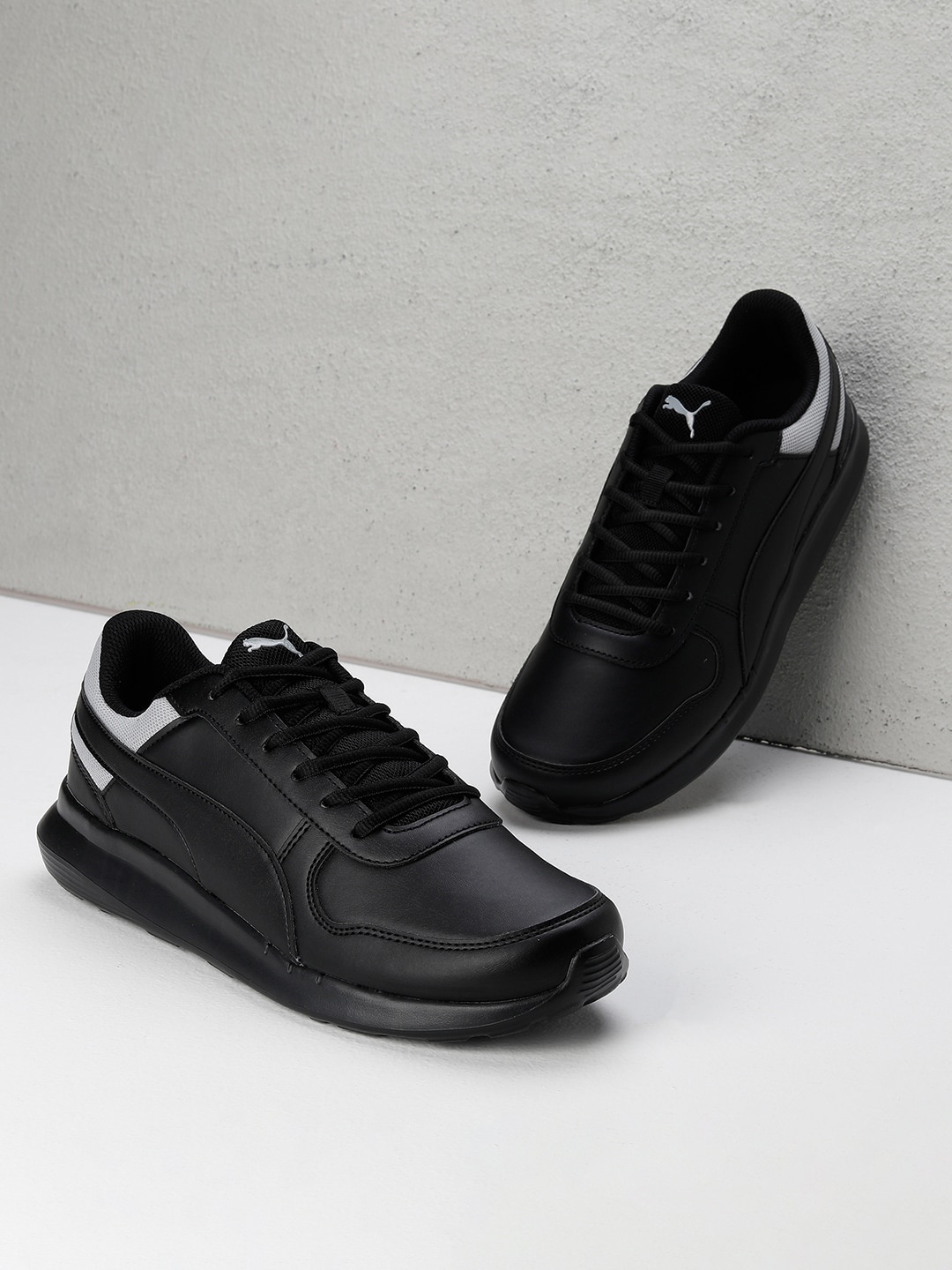 

Puma Men Dexfly V1 Sneakers, Black