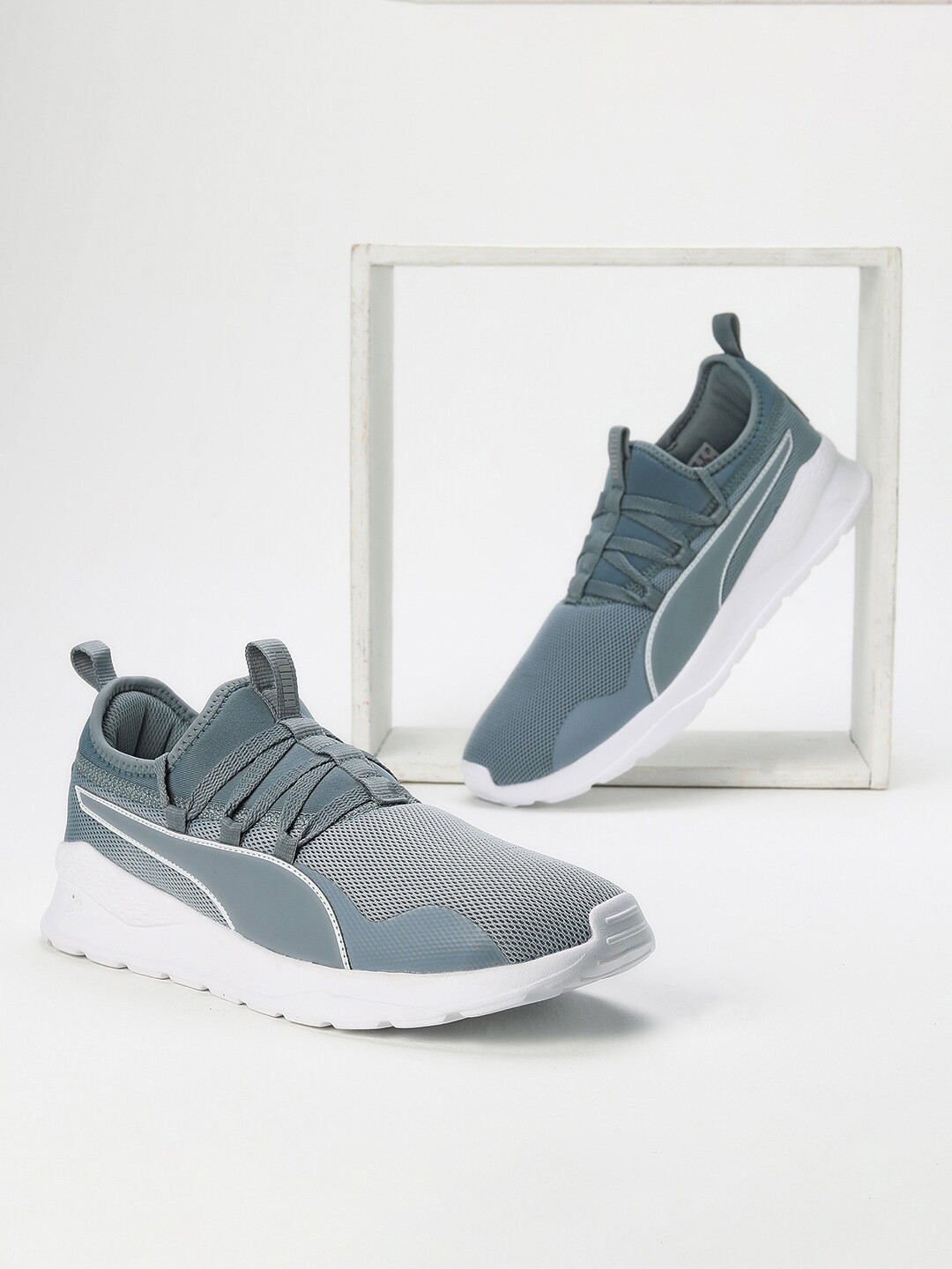 

Puma Men Manor V2 Sneakers, Grey