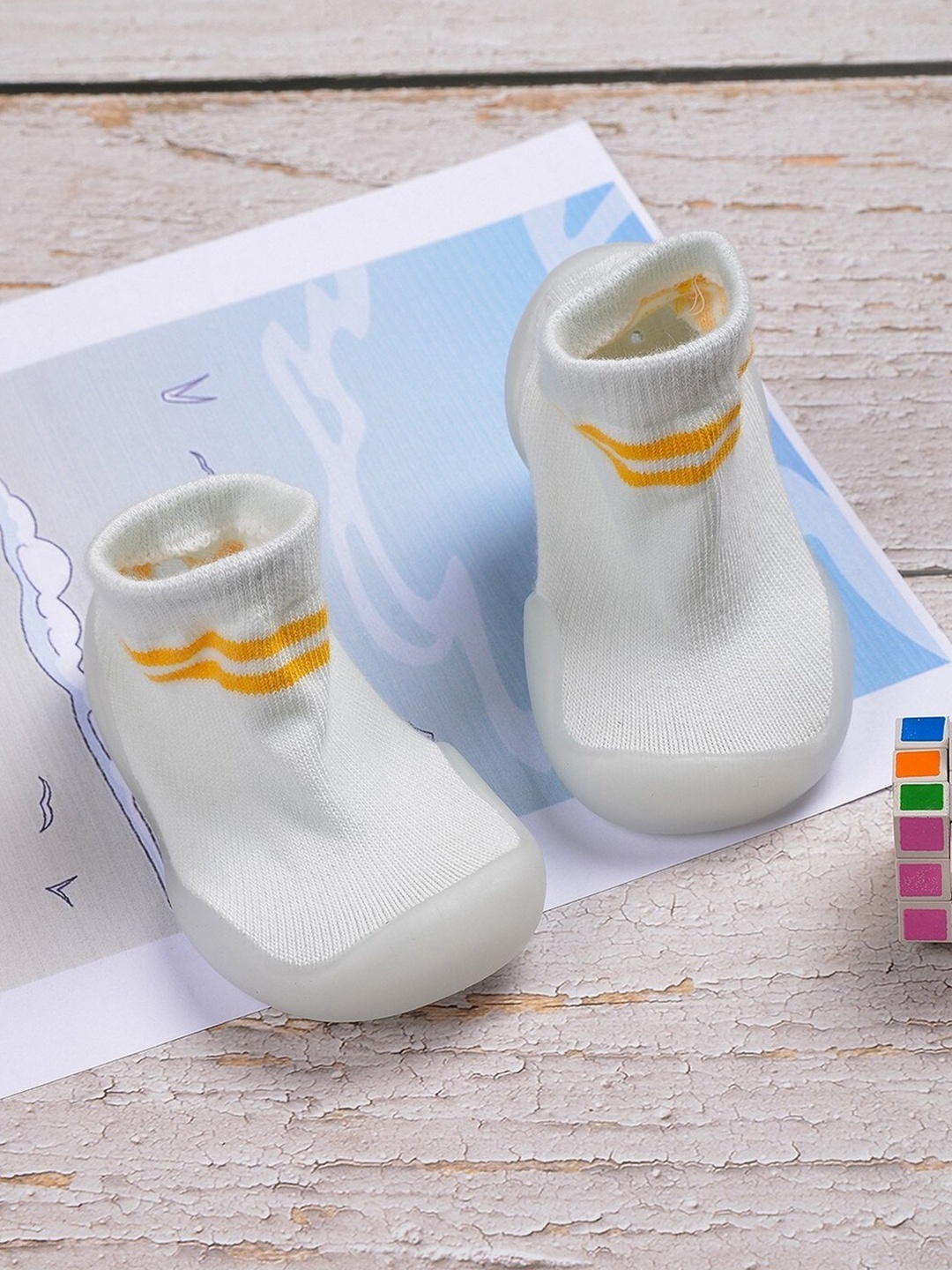 

POPLINS Infants Ankle Length Cotton Skidder Socks, White