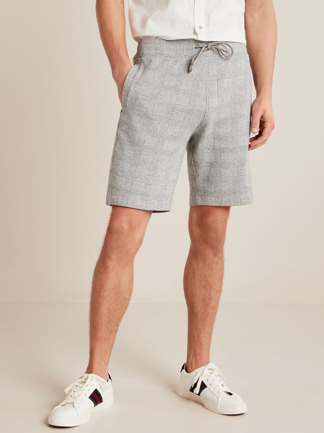 

NEXT Men Mid-Rise Checked Shorts, Grey