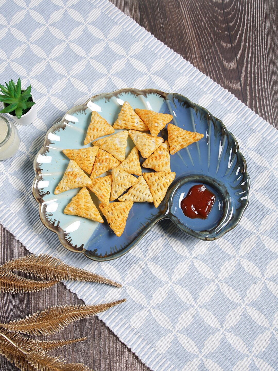 

Aapno Rajasthan Blue & Grey Textured Ceramic Chip N Dip Serving Platter