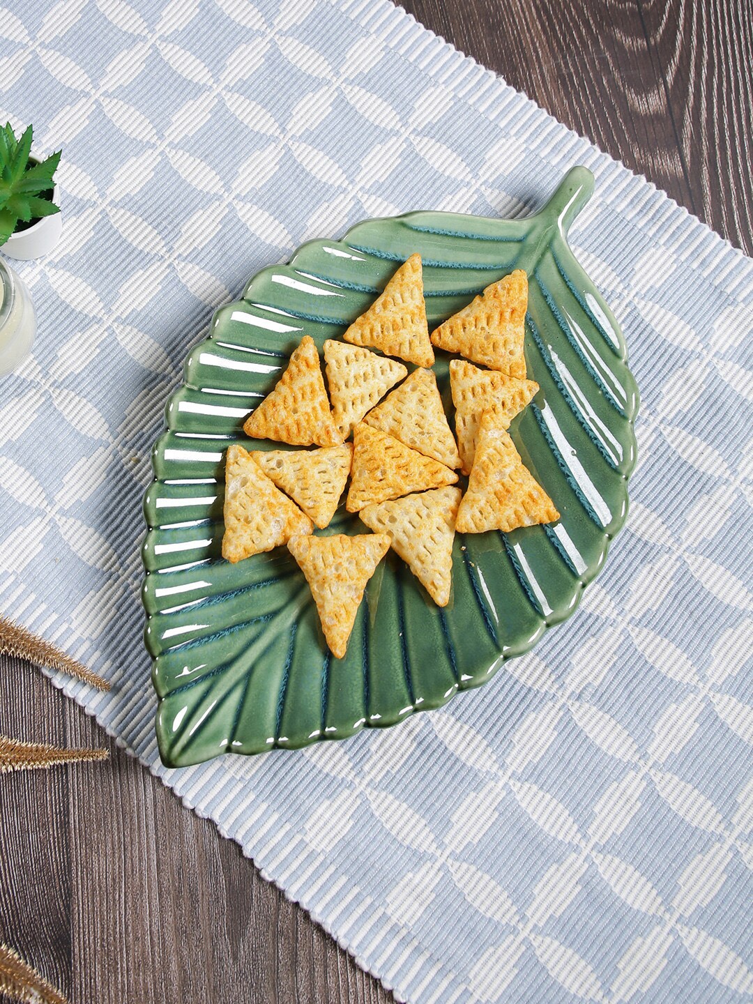 

Aapno Rajasthan Green Textured Ceramic Food Platter