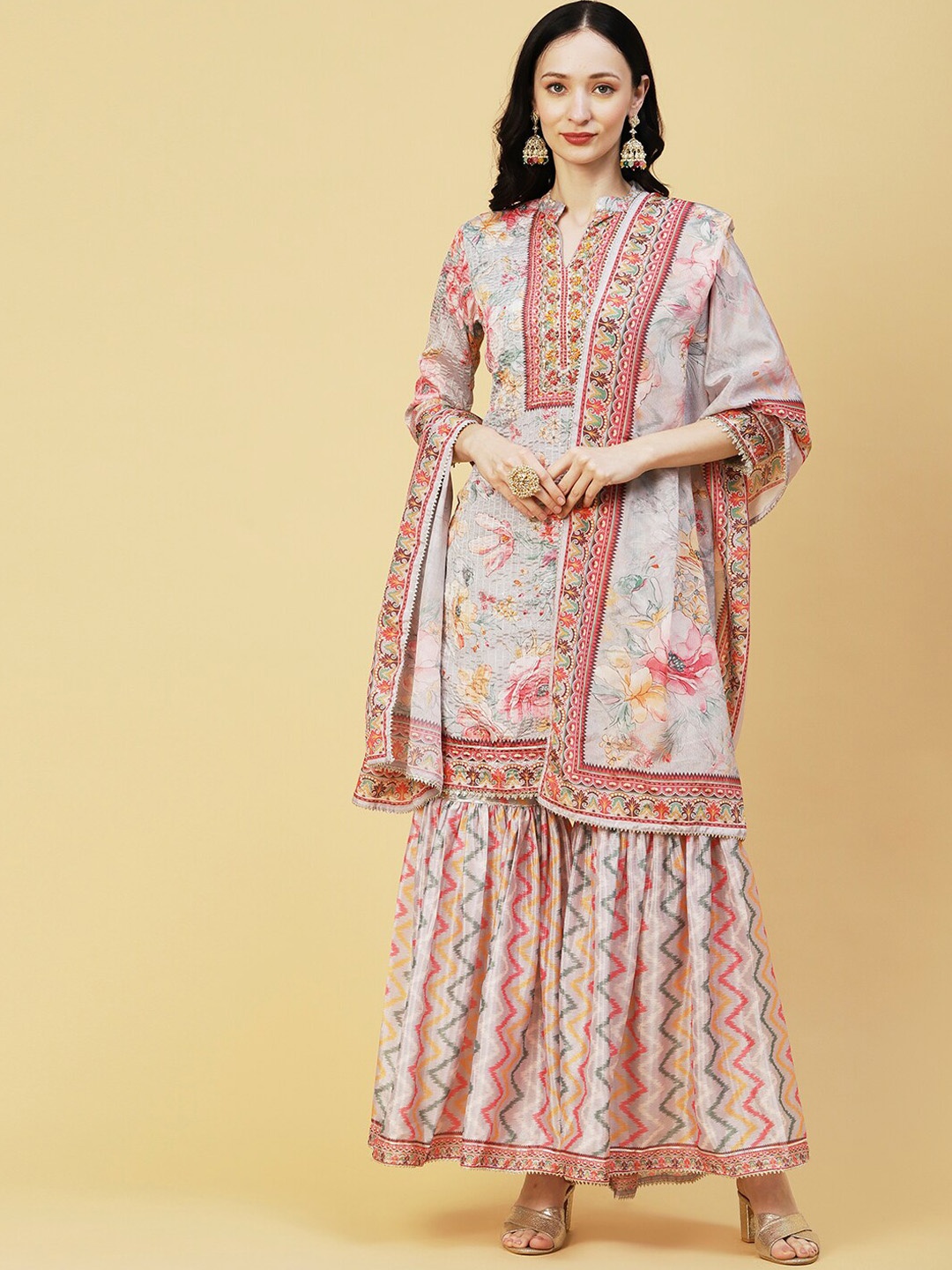 

FASHOR Grey & Pink Floral Printed Thread Work Kurta with Sharara & Dupatta