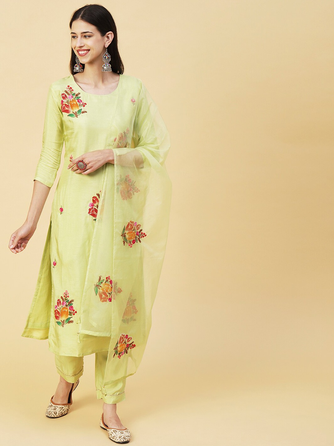 

FASHOR Green & Red Floral Printed Thread Work Kurta with Trousers & Dupatta