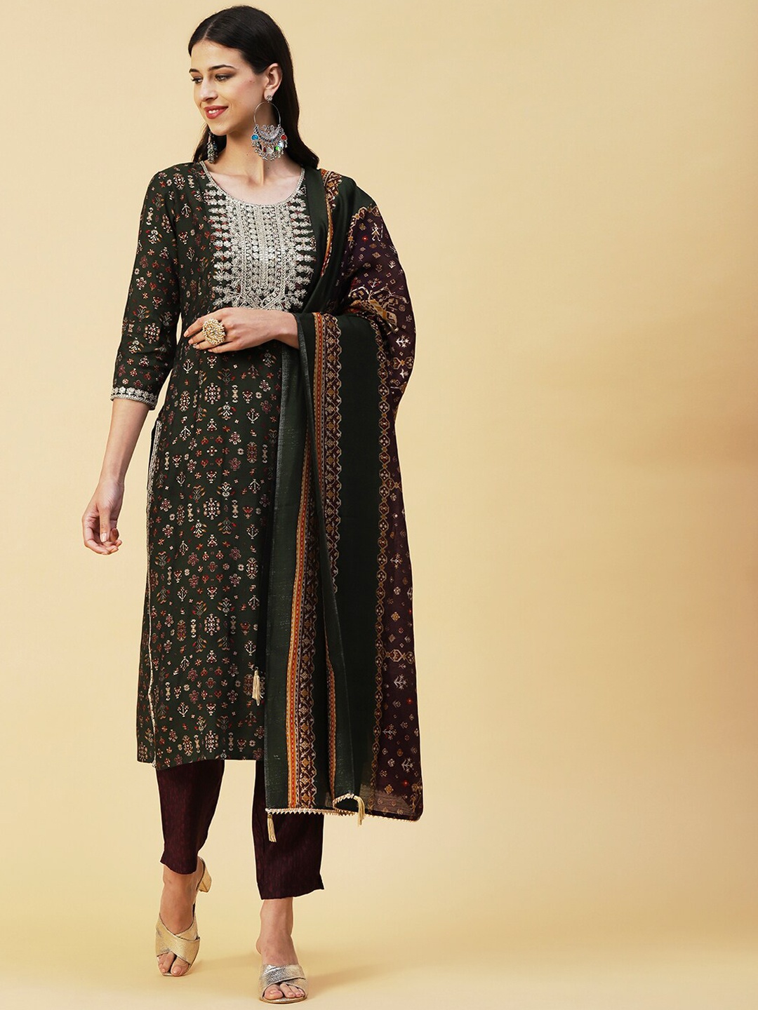 

FASHOR Green & Maroon Ethnic Motifs Printed Sequined Kurta with Trousers & Dupatta