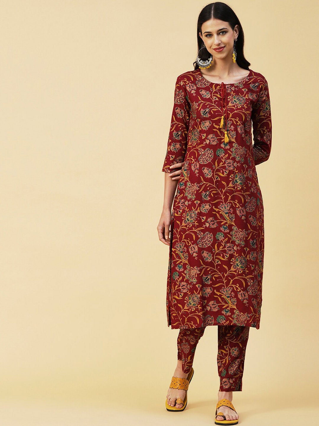 

FASHOR Tie-Up Neck Floral Printed Straight Kurta with Trousers, Maroon