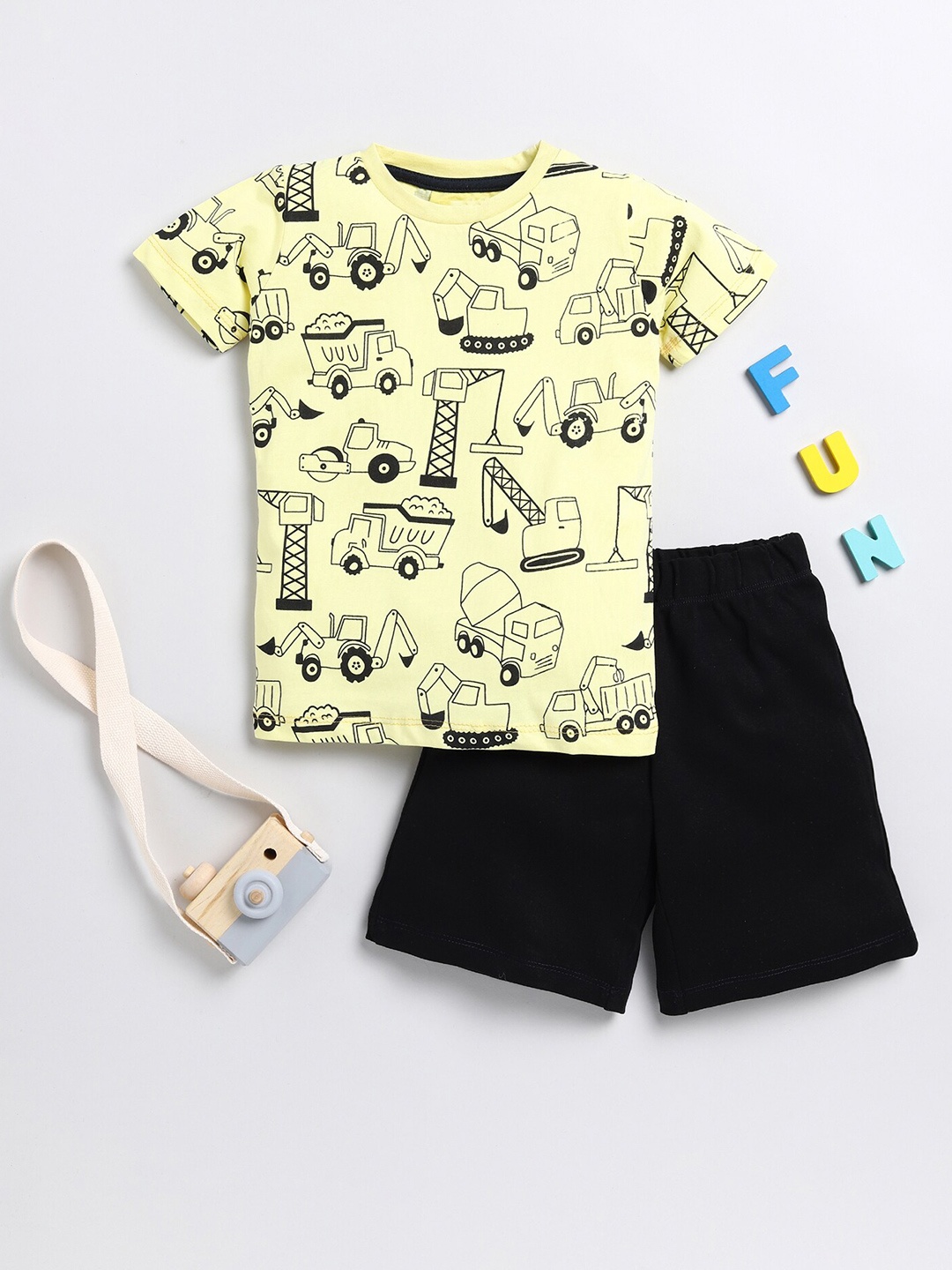 

YK Boys Printed Round Neck Short Sleeves T-shirt with Shorts Clothing Set, Yellow