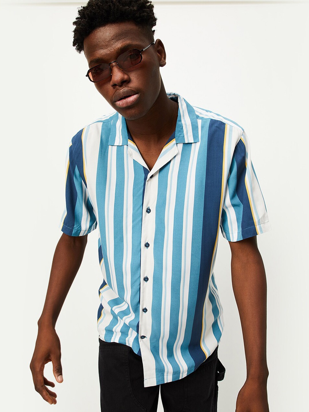 

max Vertical Striped Spread Collar Casual Shirt, Blue