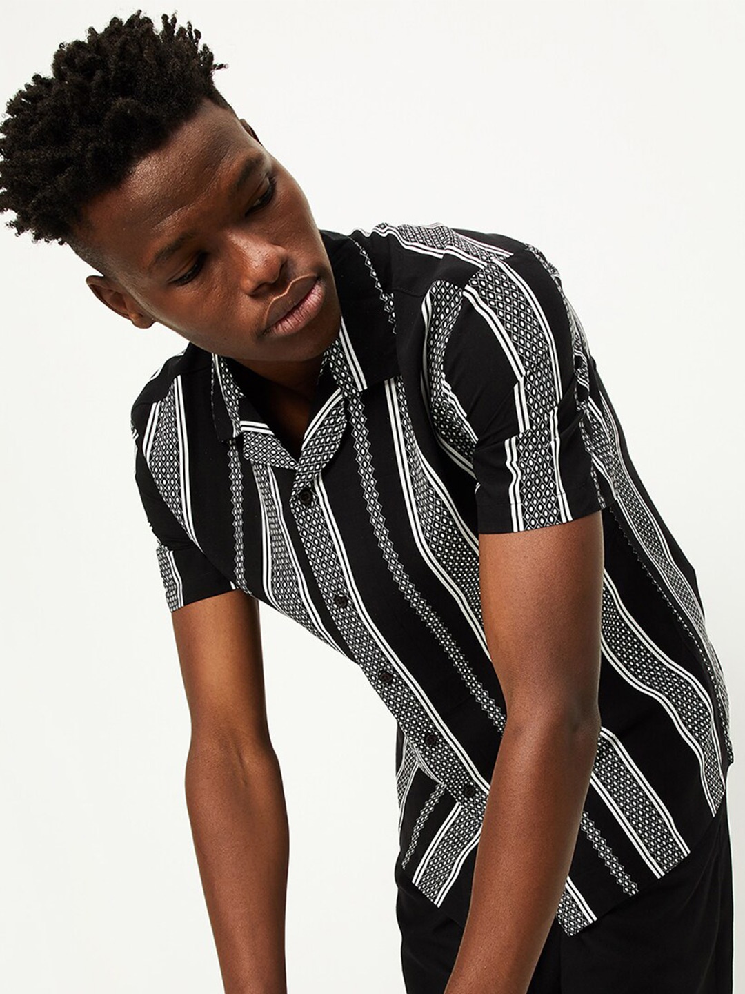 

max Vertical Striped Casual Shirt, Black