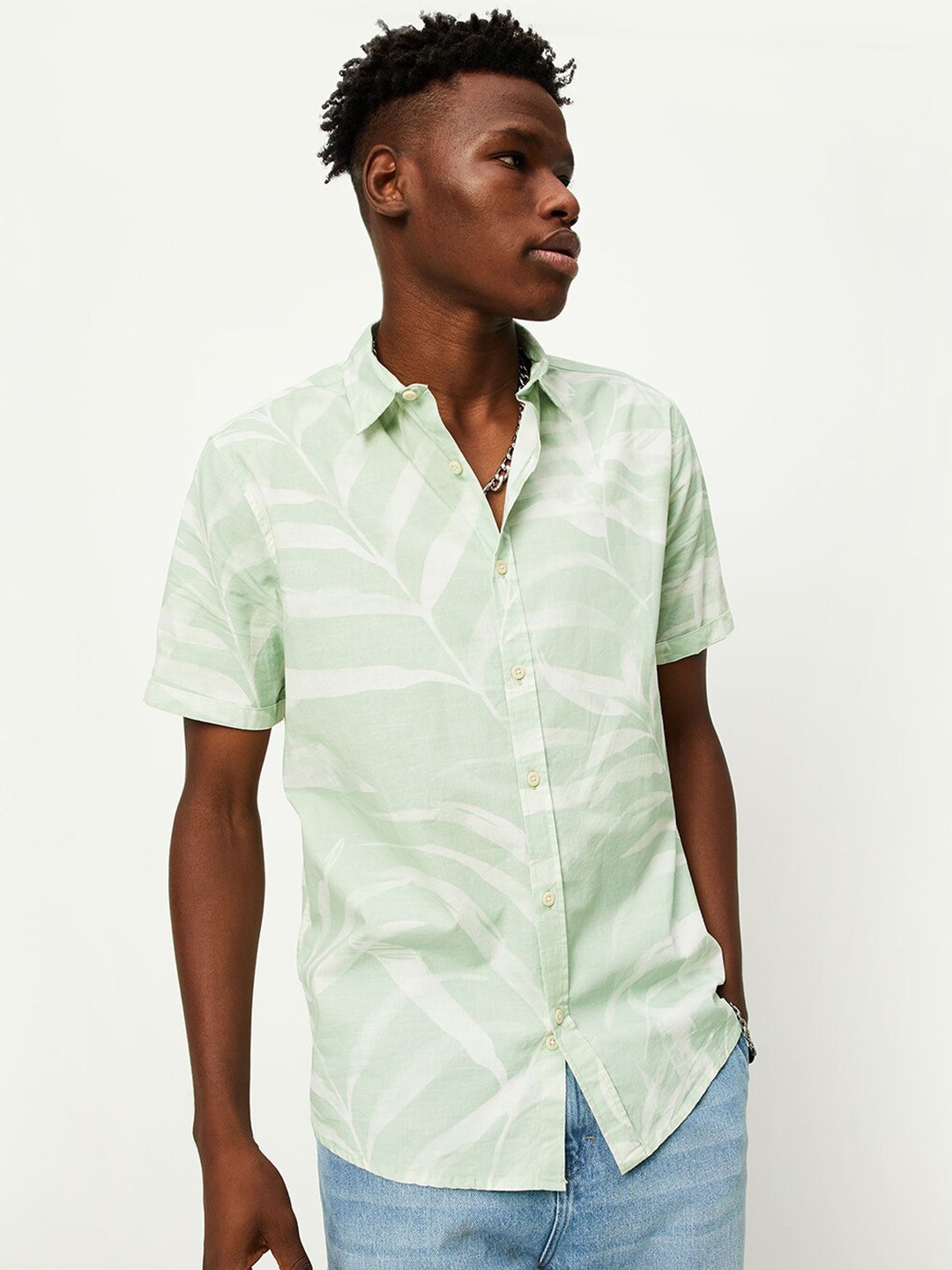 

max Green Opaque Tropical Printed Cotton Casual Shirt