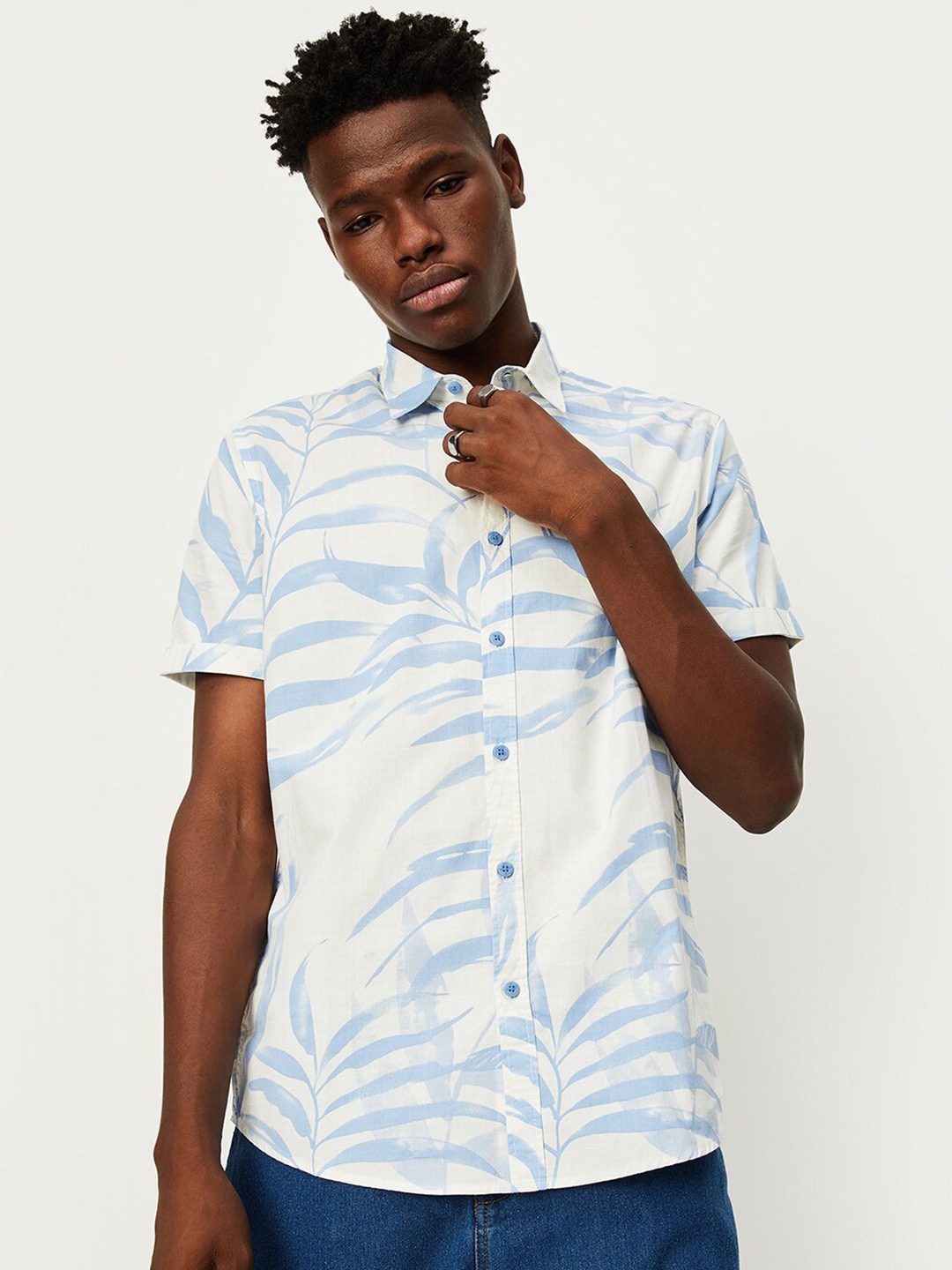 

max Blue Opaque Tropical Printed Cotton Casual Shirt, White