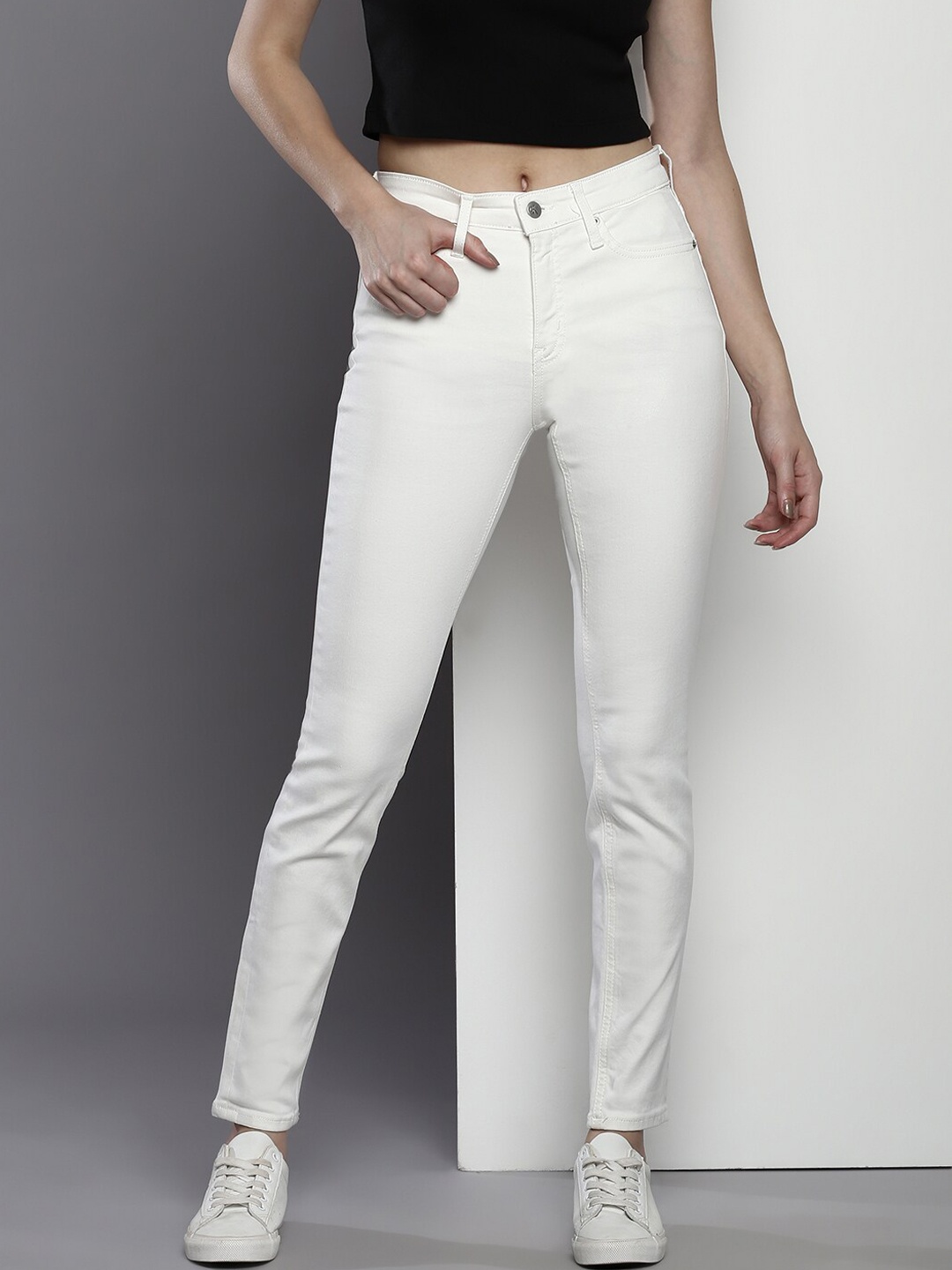 

Calvin Klein Jeans Women Skinny Fit Stretchable Jeans, White