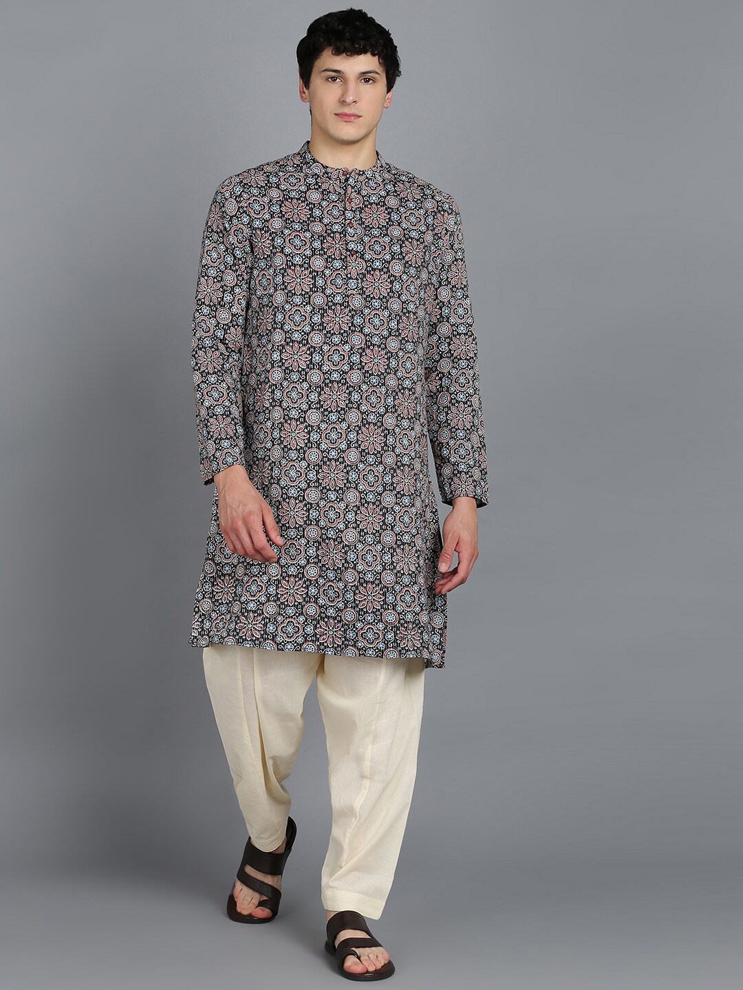 

MALHAAR Band Collar Ethnic Motifs Printed Pure Cotton Kurta with Pyjamas, Black