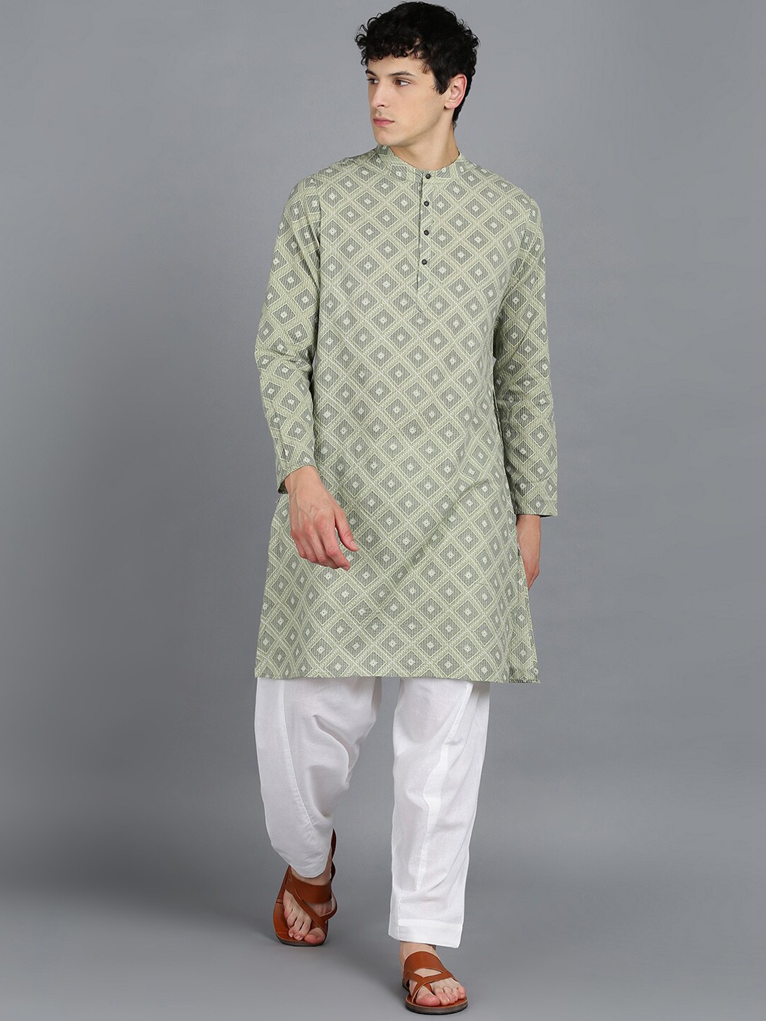 

MALHAAR Geometric Printed Regular Pure Cotton Kurta With Pyjamas, Green