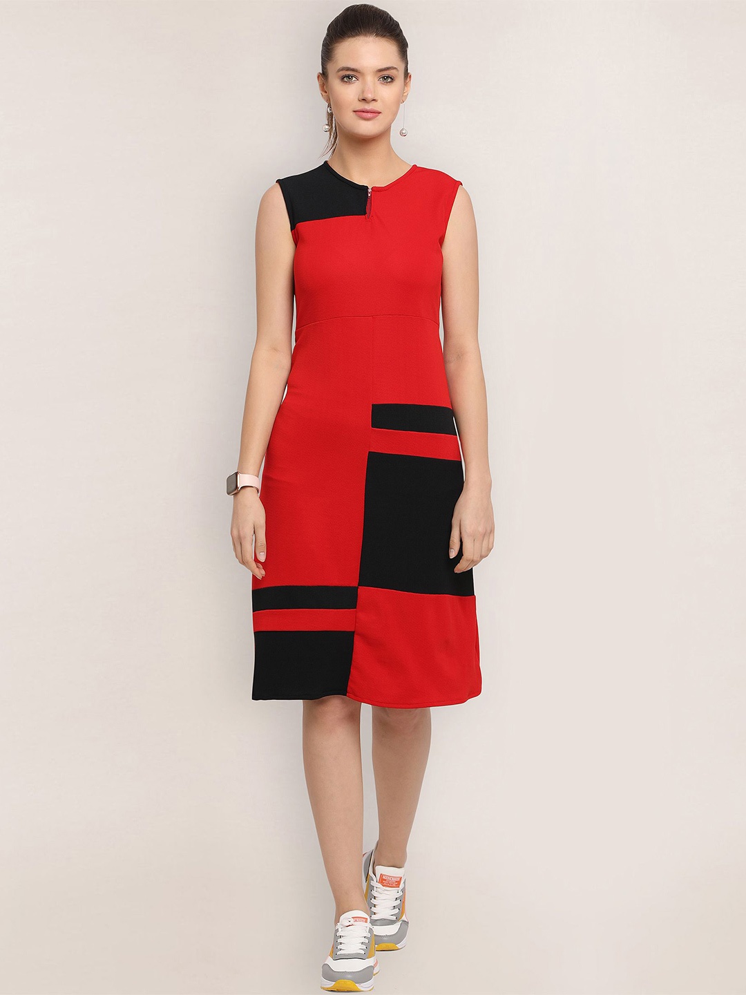 

Oomph! Colourblocked Sheath Dress, Red