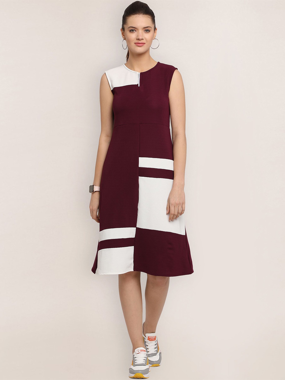

Oomph! Colourblocked Sheath Dress, Maroon