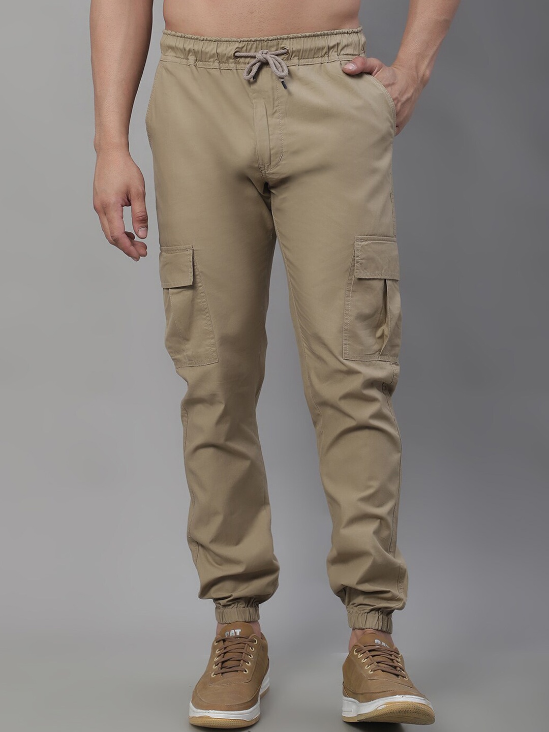 

JAINISH Men Relaxed Tapered Fit Cotton Cargo Trousers, Beige