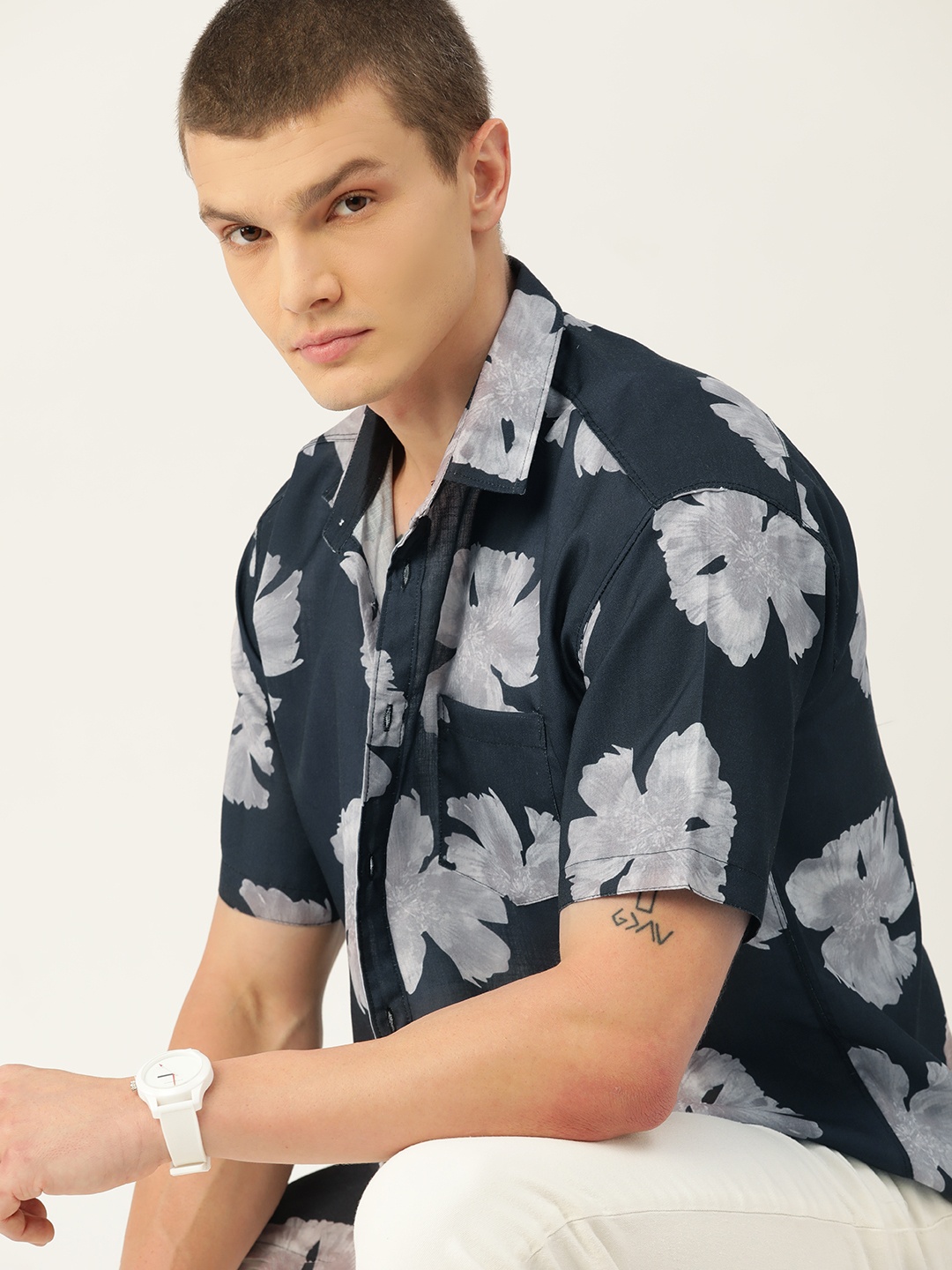 

Kook N Keech Men Navy Blue Relaxed Floral Opaque Printed Casual Shirt