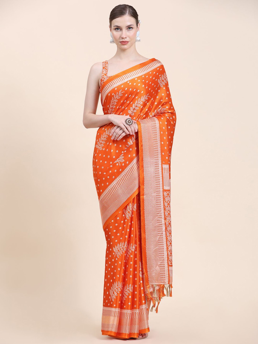 

Phenav Floral Printed Saree, Orange