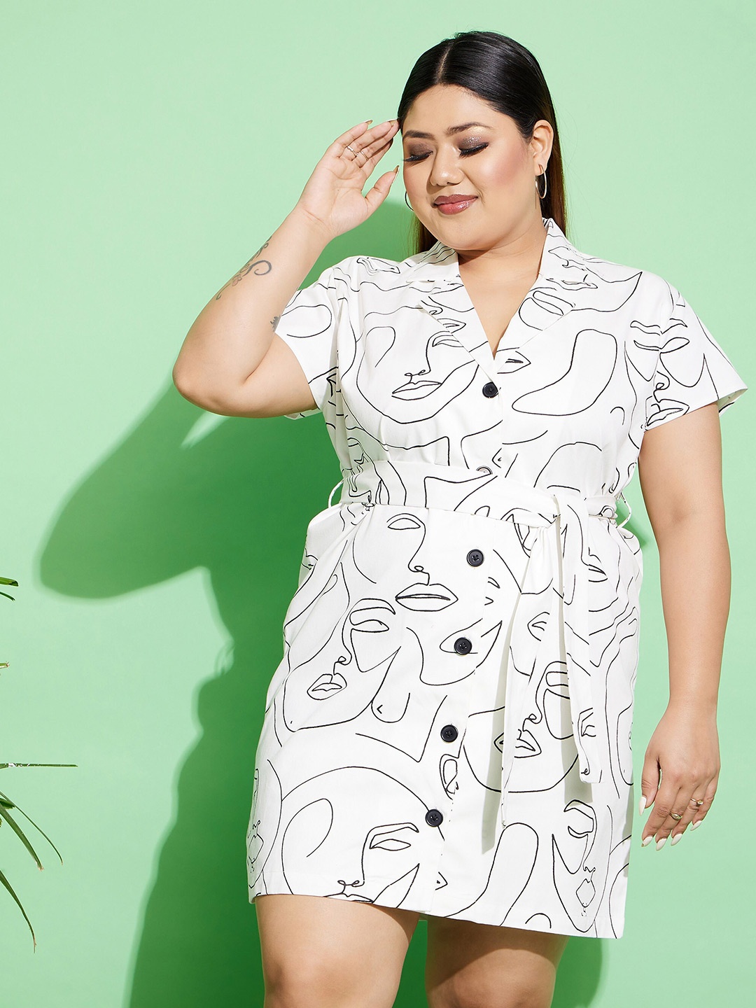 

SASSAFRAS Curve Plus Size White Abstract Printed Above Knee Cotton Shirt Style Dress