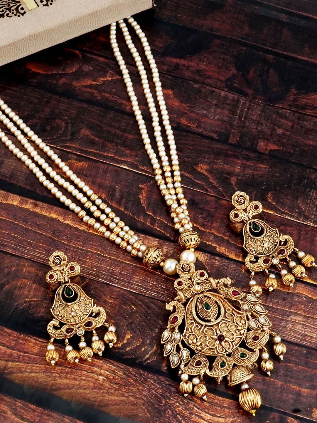 

MANSIYAORANGE Gold-Plated Stone Studded & Pearls Beaded Necklace & Earrings