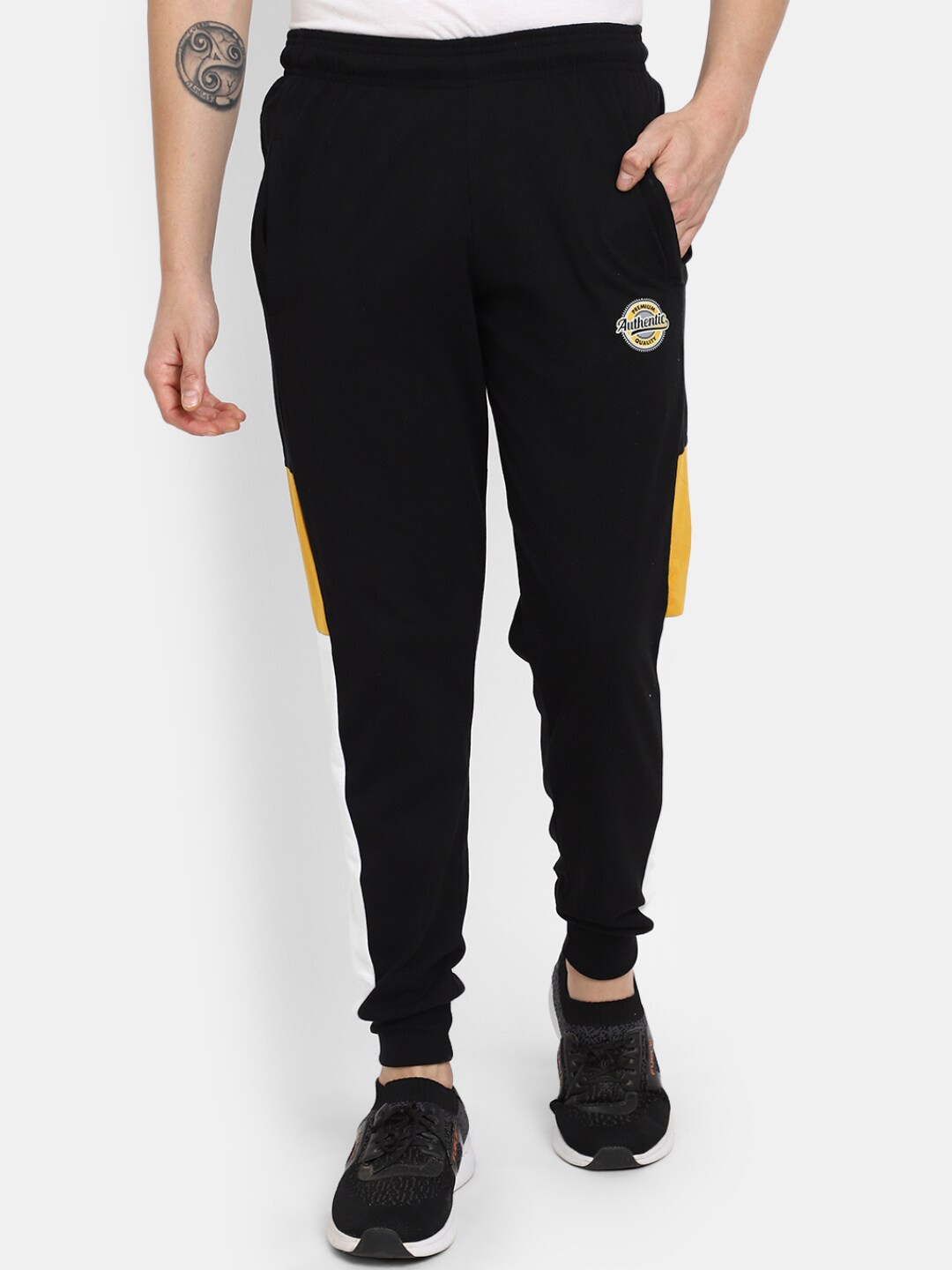 

V-Mart Men Colourblocked Mid-Rise Joggers, Black