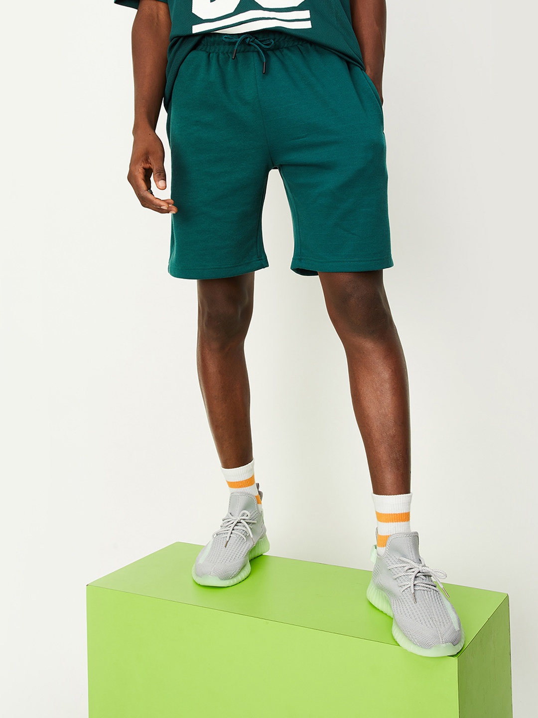 

max Men Mid-Rise Regular Shorts, Green