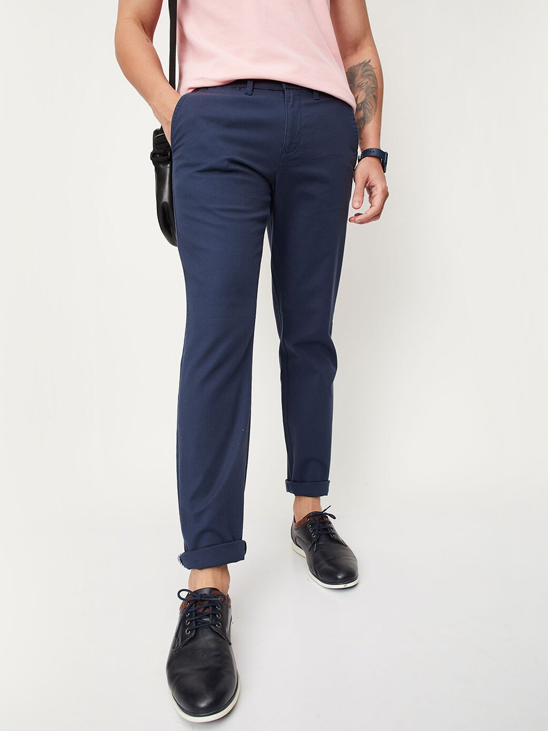 

max Men Regular Fit Mid-Rise Chinos, Navy blue