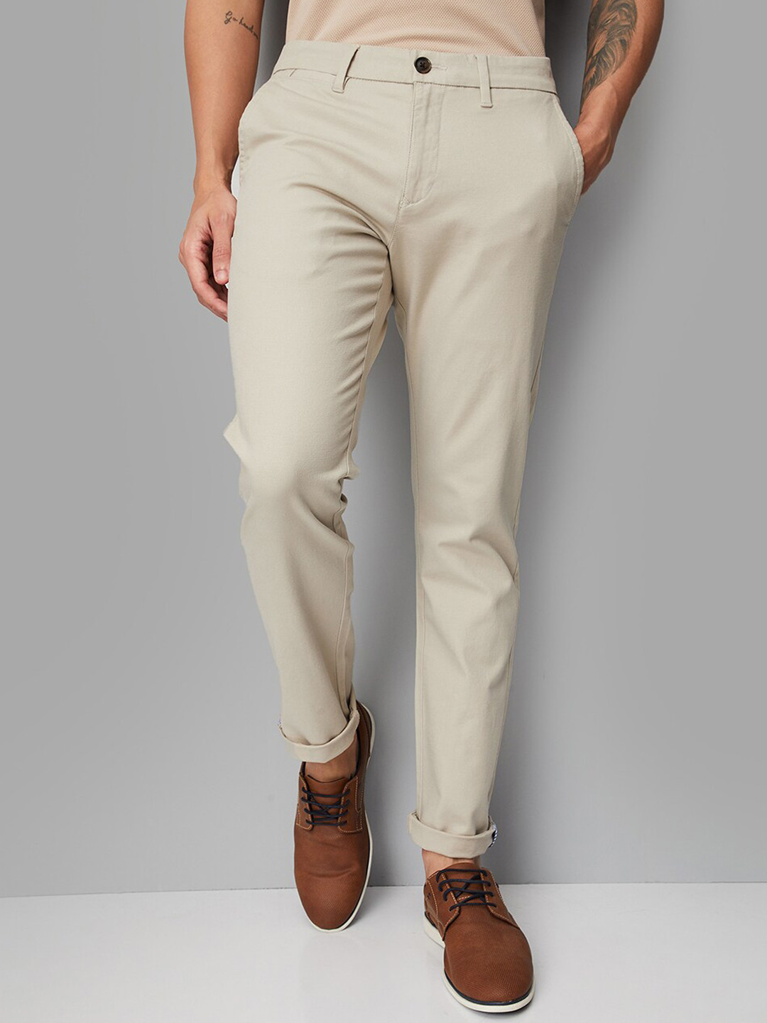 

max Men Regular Fit Mid-Rise Chinos, Beige