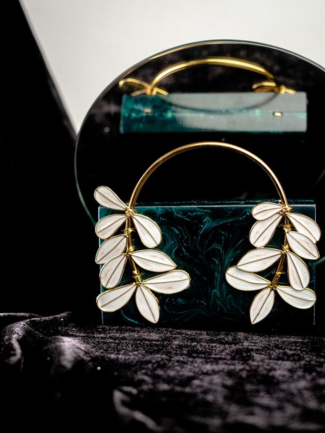 

NR By Nidhi Rathi Women Embellished Box Clutch, Green