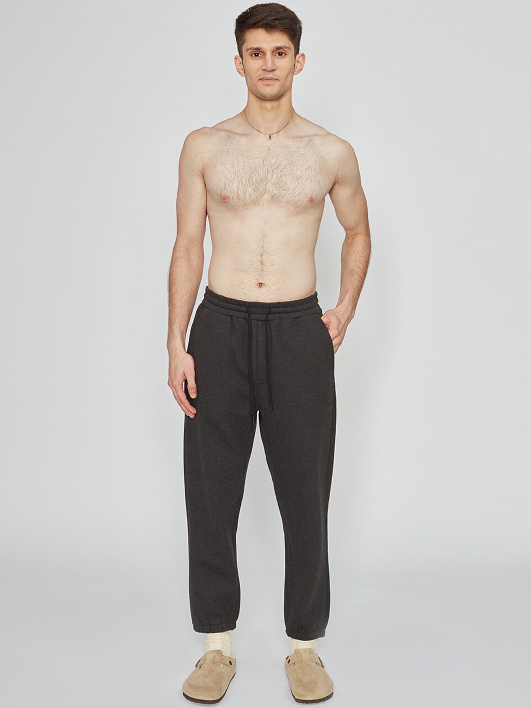 

Bhaane Men Mid-Rise Relaxed-Fit Joggers, Brown