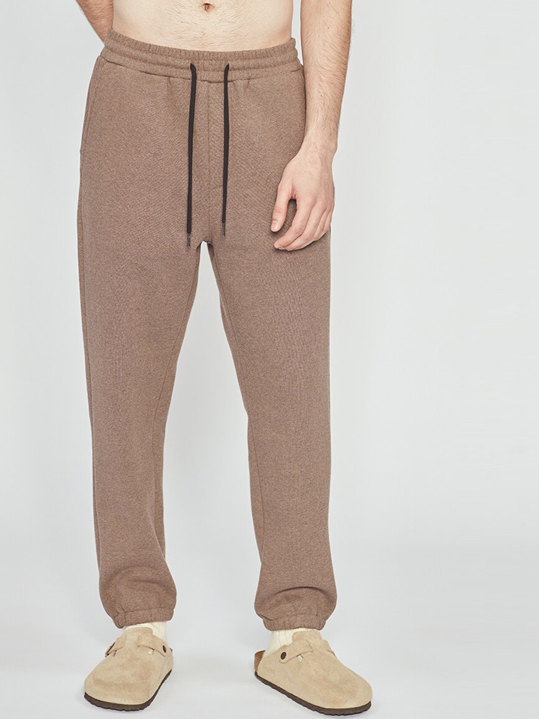 

Bhaane Men Mid-Rise Relaxed-Fit Joggers, Beige