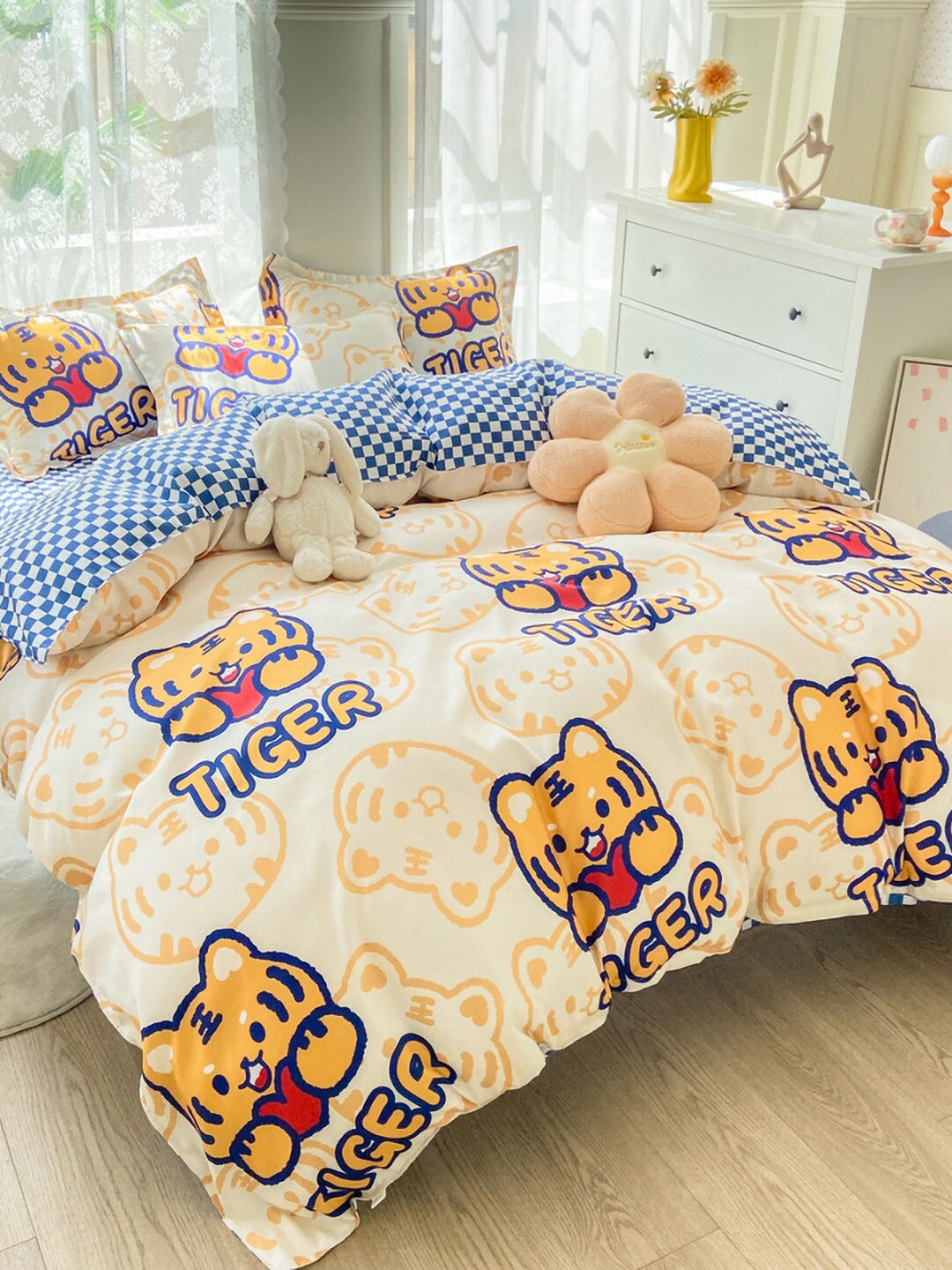 

JC Collection Yellow & Blue Printed Double Queen Bedding Set
