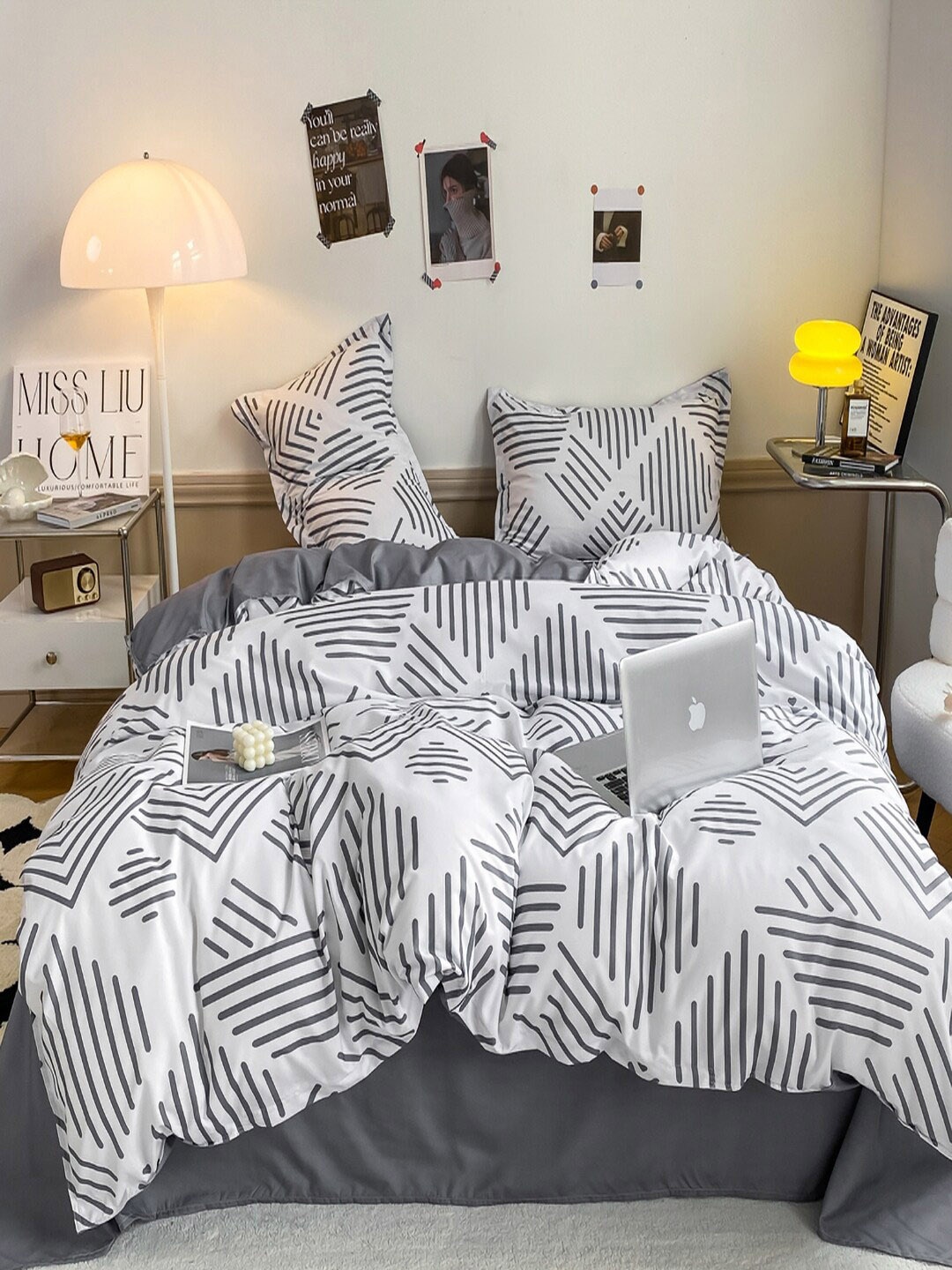 

JC HOME White & Grey Geometric Printed Double King Bedding Set