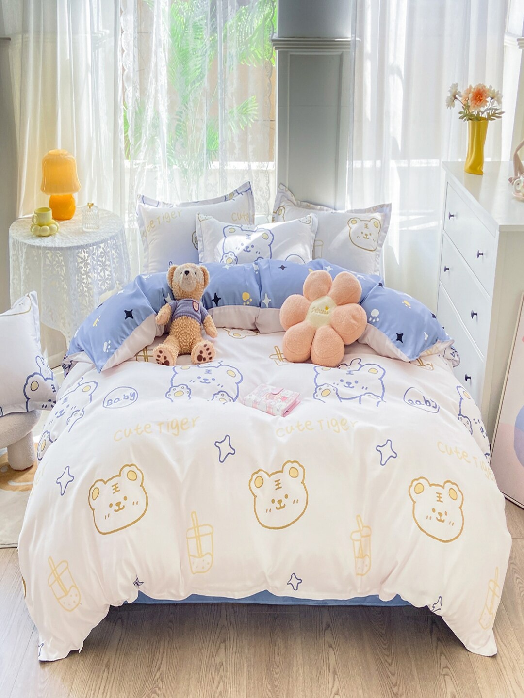 

JC HOME Blue & White Printed Double King Bedding Set