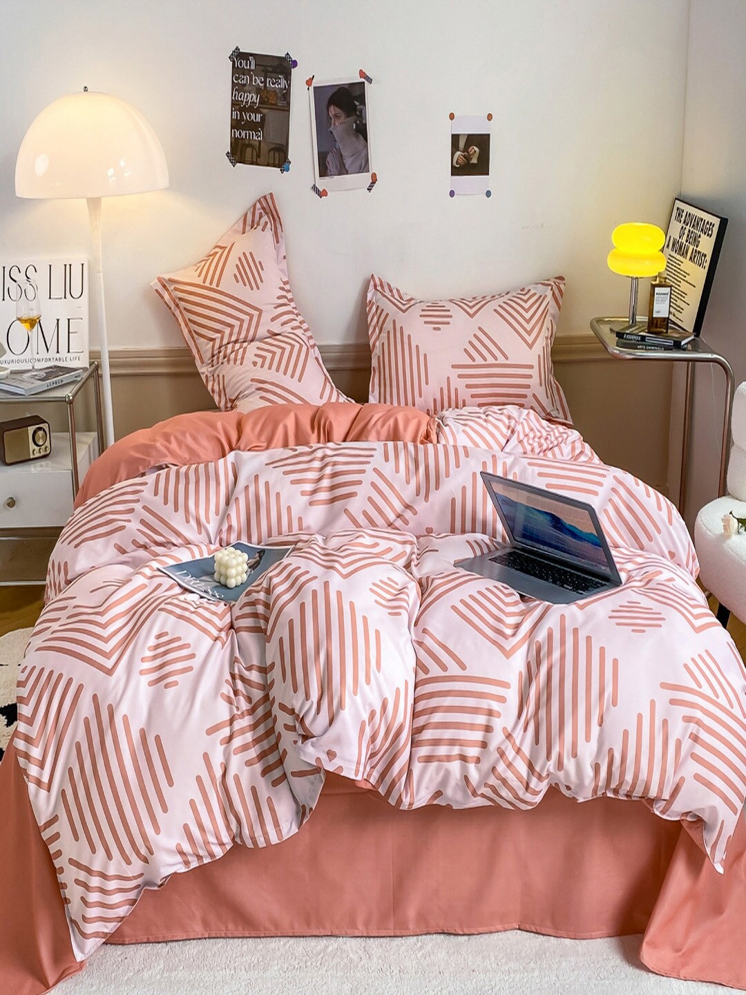 

JC Collection Pink & White Geometric Printed Double King Bedding Set