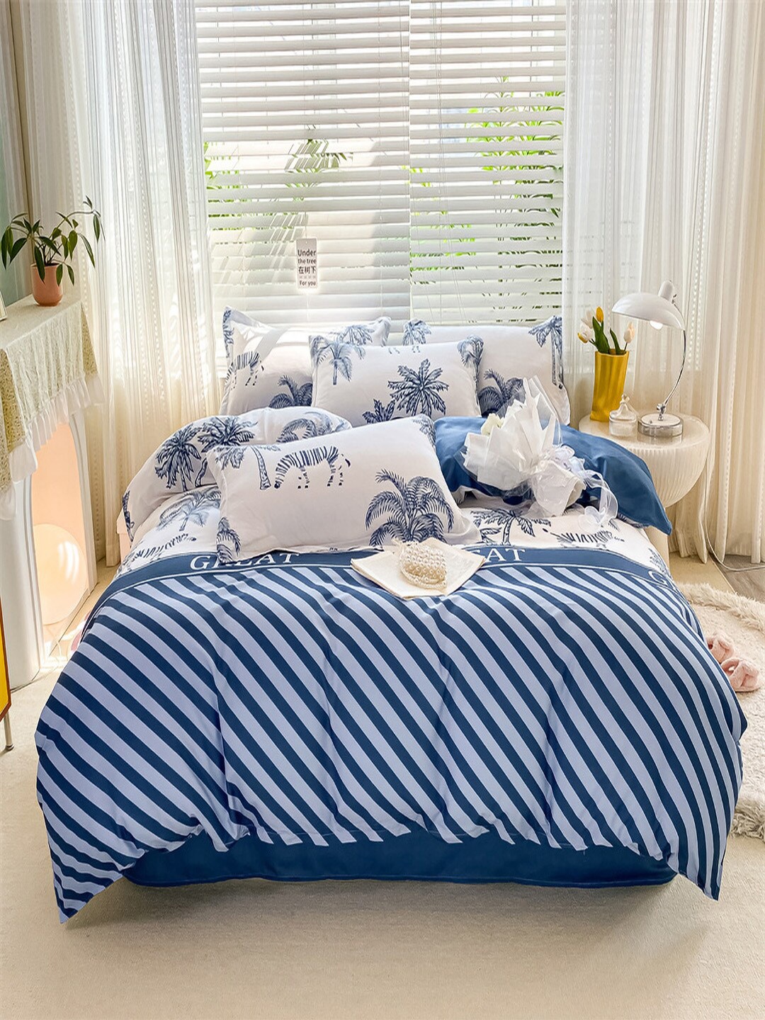 

JC HOME White & Blue Printed Double Queen Bedding Set