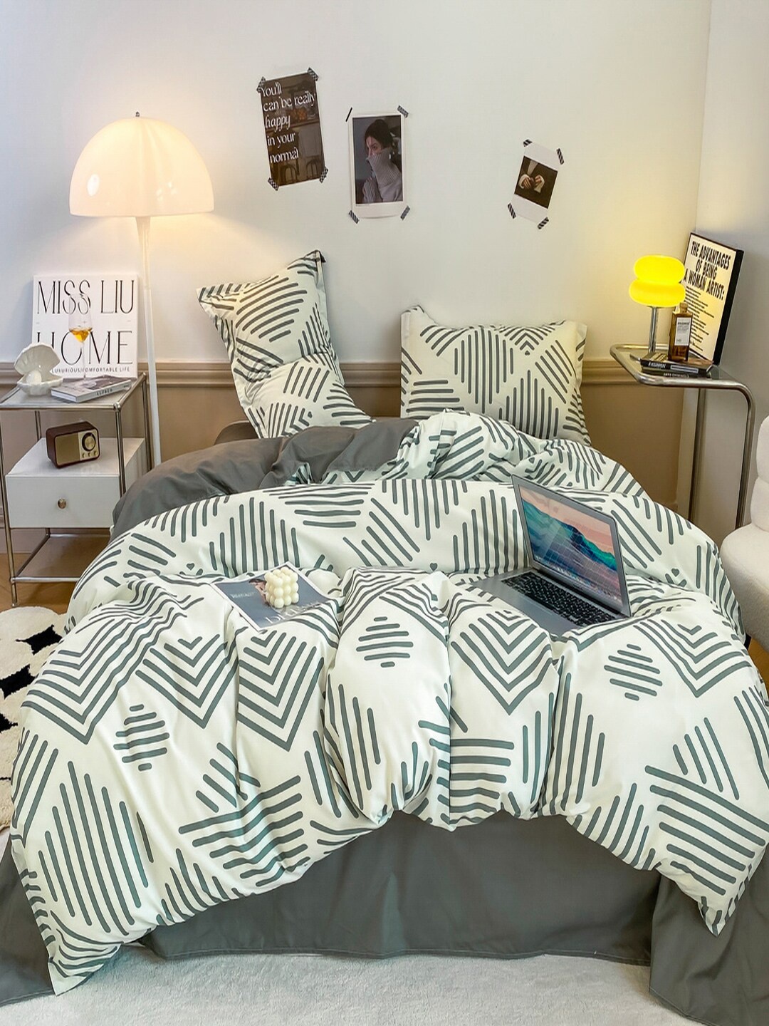 

JC HOME White & Grey Geometric Printed Double Queen Bedding Set