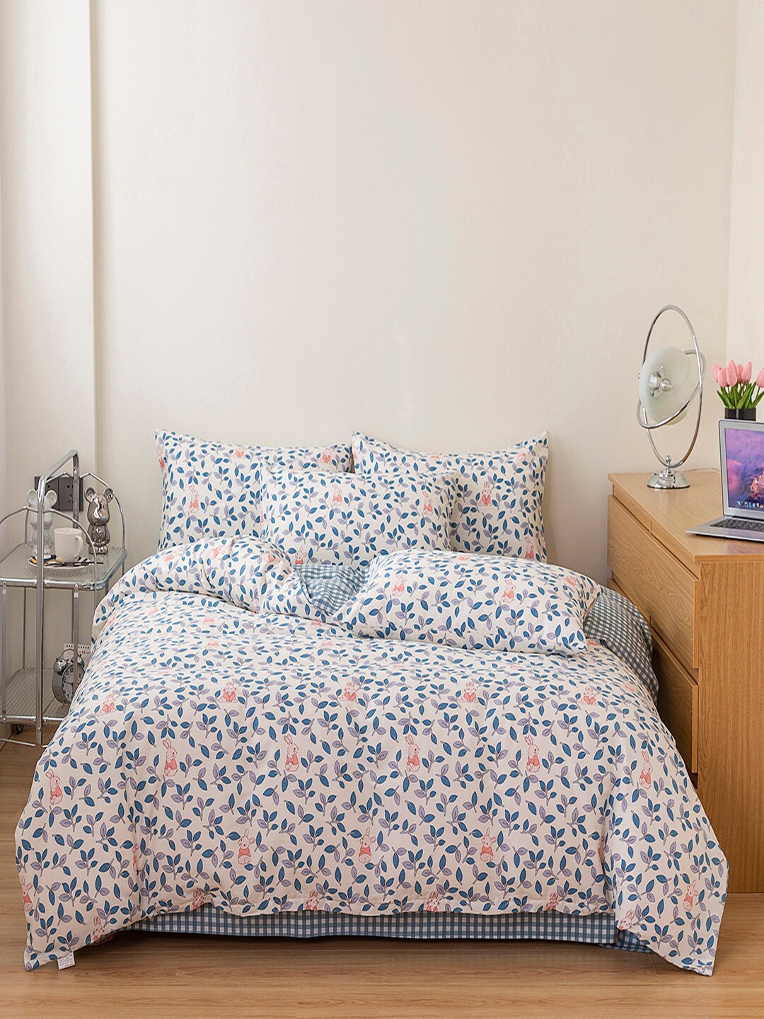 

JC HOME Blue & White Floral Printed Double King Bedding Set