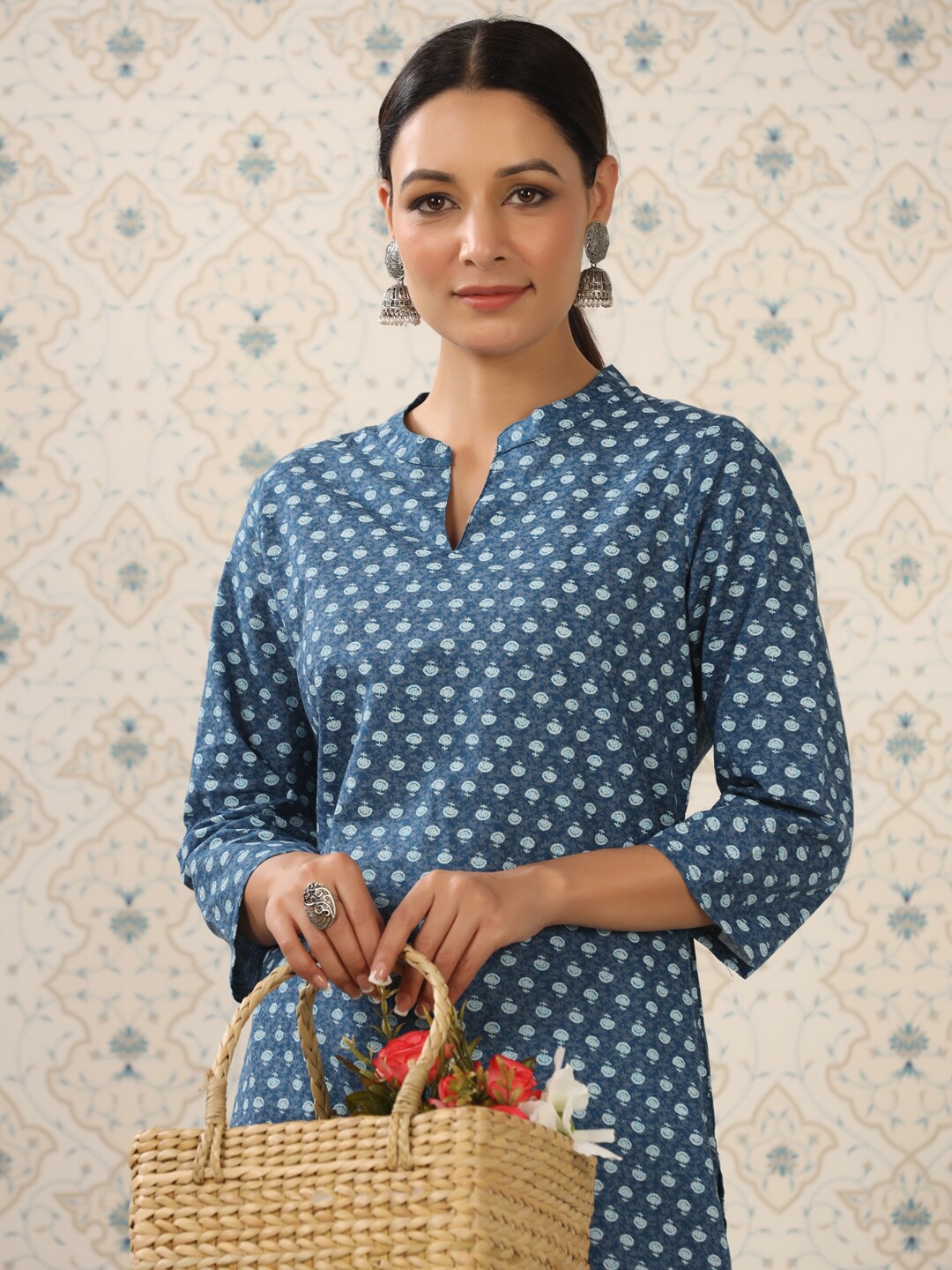 

Ode by House of Pataudi Blue & White Ethnic Motifs Printed Pure Cotton Kurta With Palazzos