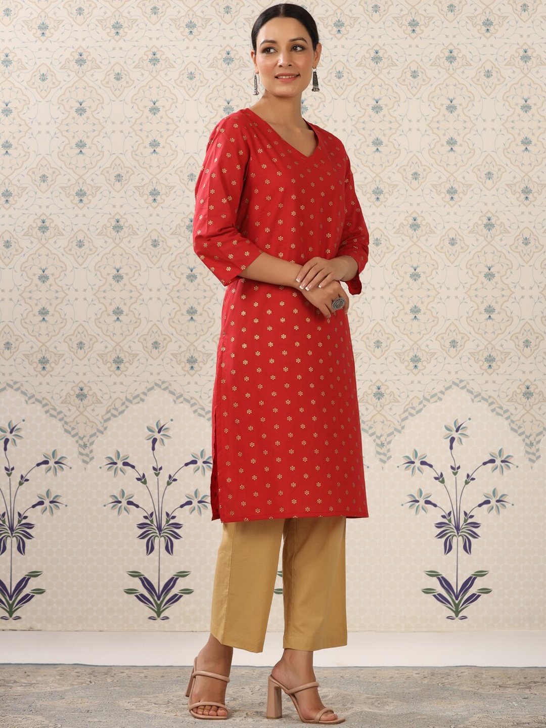 

Ode by House of Pataudi Red & Beige Printed V Neck Pure Cotton Kurta With Palazzos