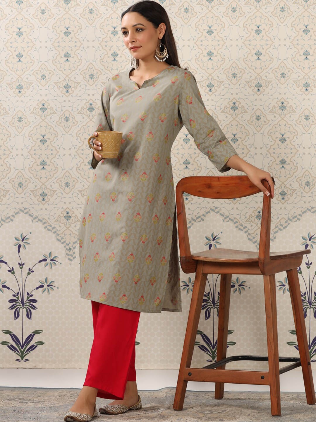 

Ode by House of Pataudi Grey & Red Floral Printed Notched Neck Kurta With Palazzos