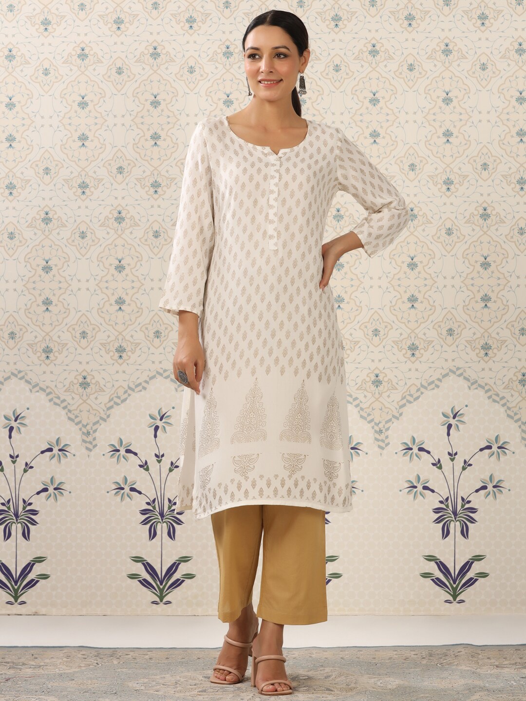

Ode by House of Pataudi Off White & Beige Printed Notched Neck Kurta With Palazzos