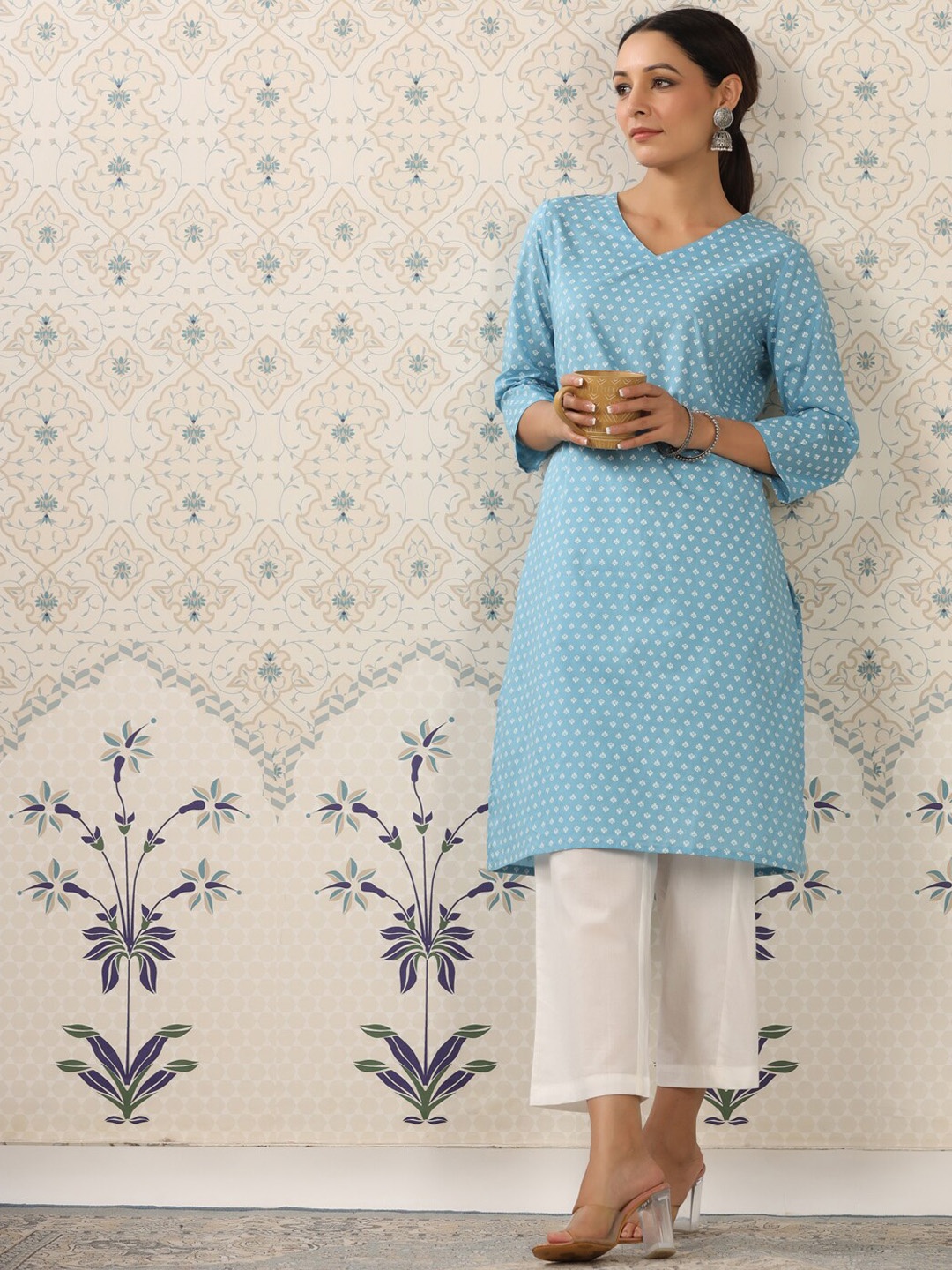 

Ode by House of Pataudi Blue & White Floral Printed Pure Cotton Kurta With Palazzos