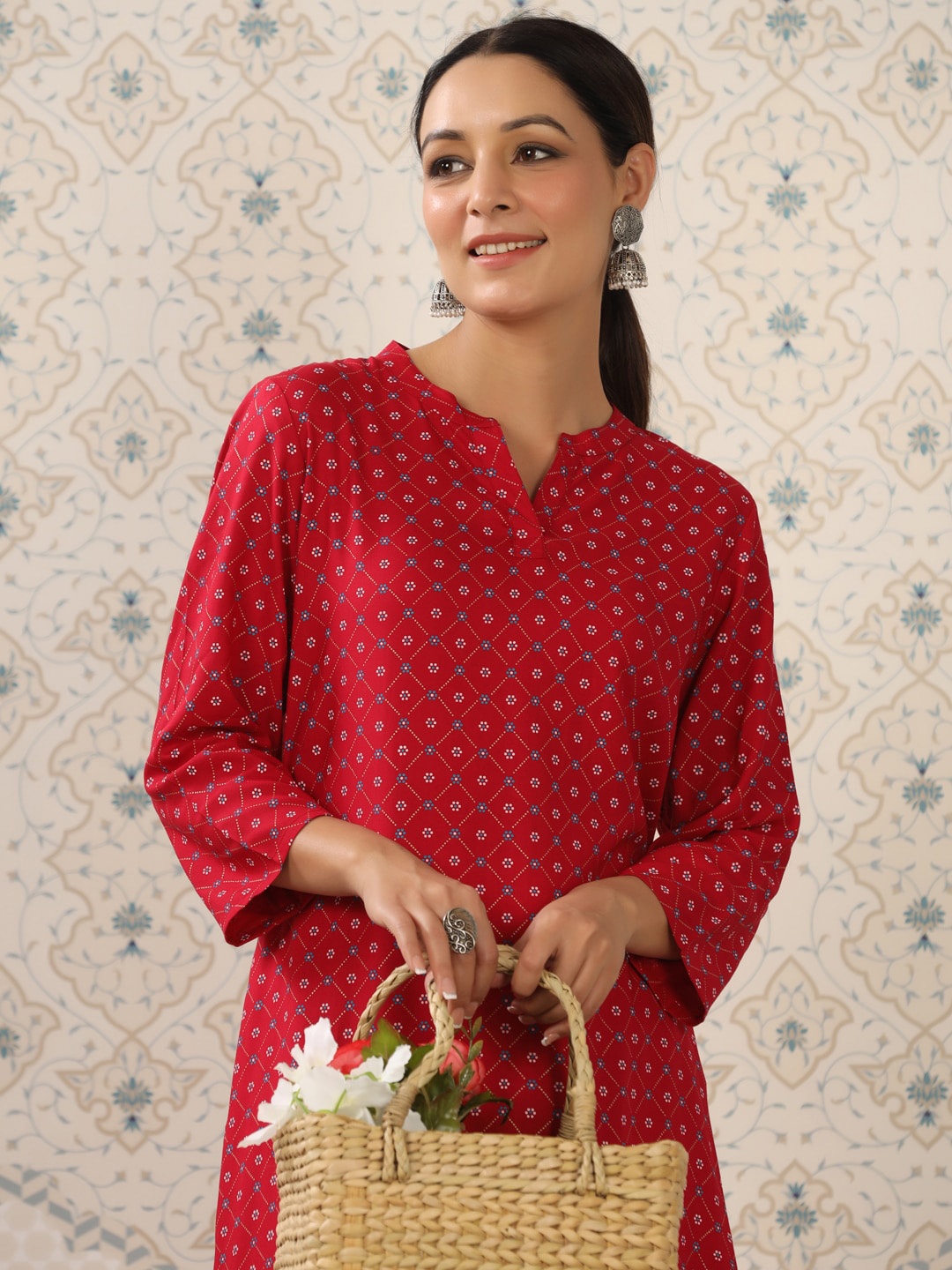 

Ode by House of Pataudi Red Geometric Printed Kurta With Palazzos, Maroon