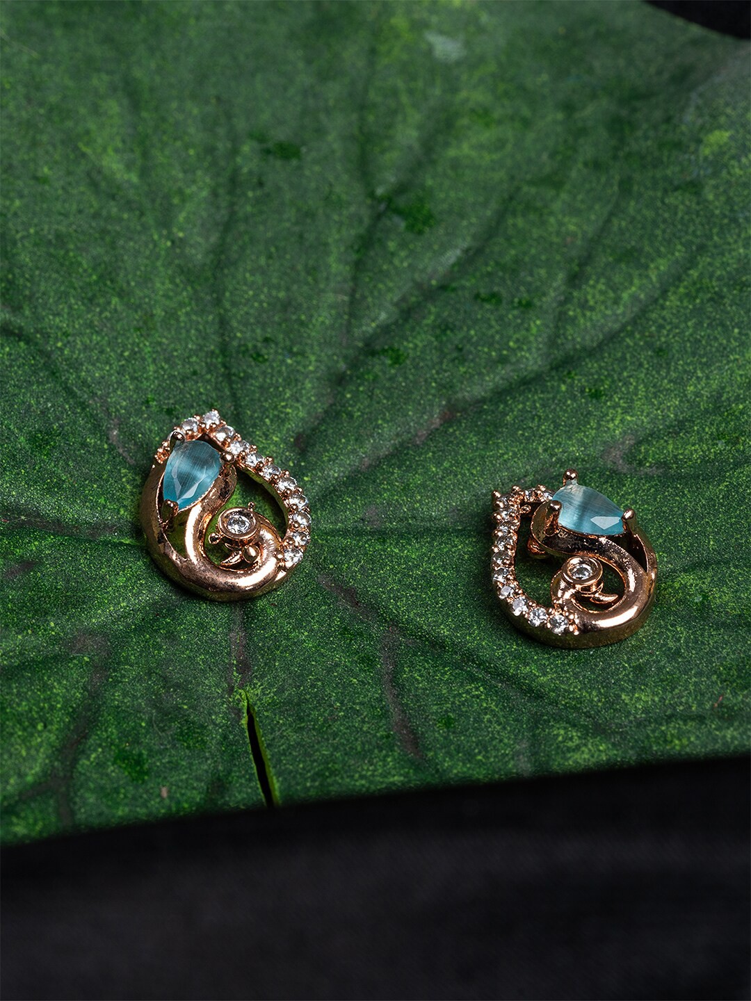 

HOUSE OF ARLI Gold-Plated Paisley Shaped Studs Earrings