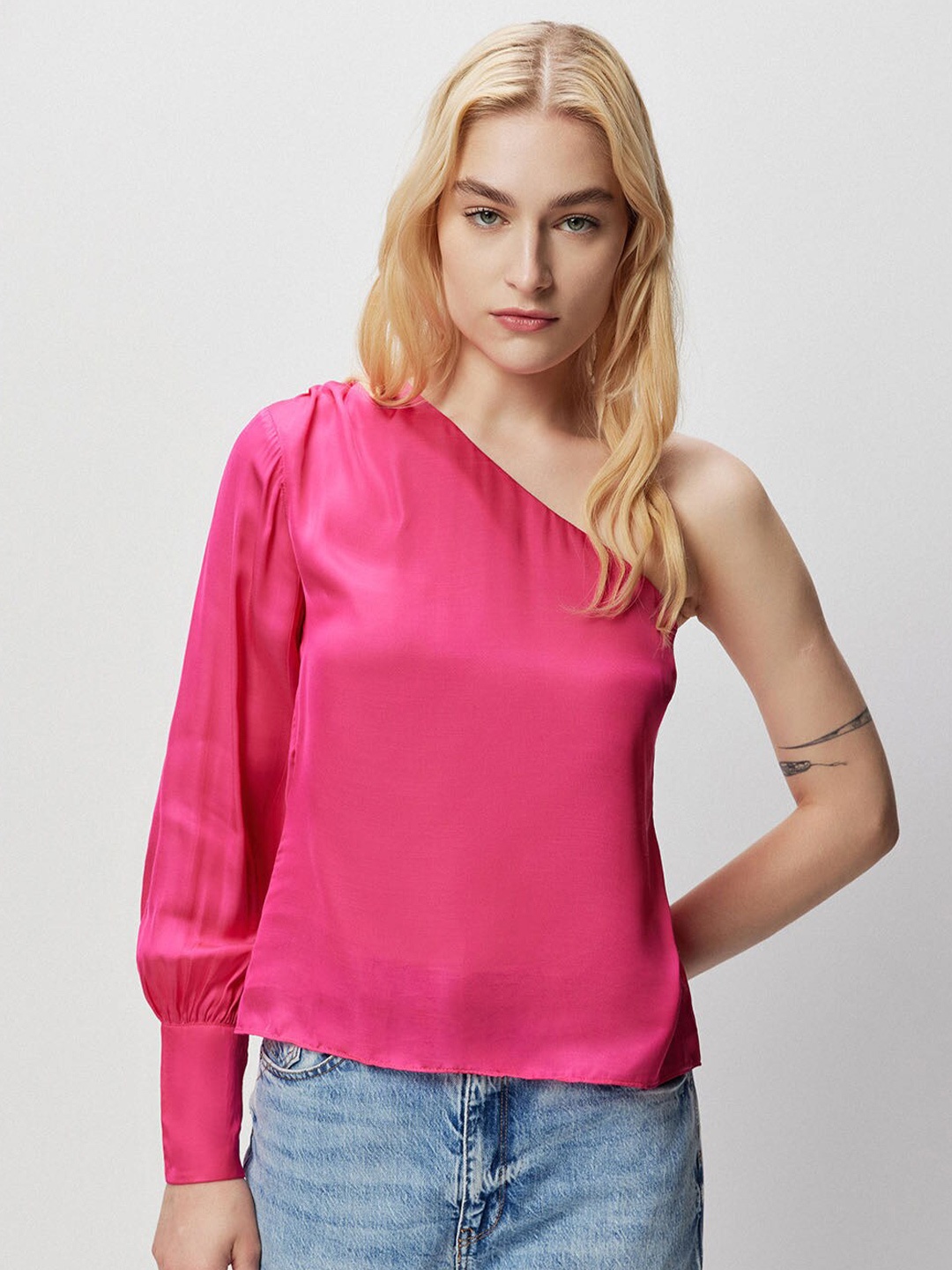 

COVER STORY Fuchsia One Shoulder Cuffed Sleeves Satin Top